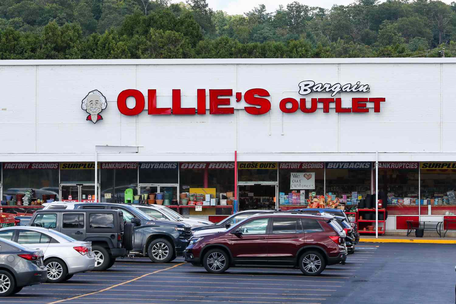 Stocks at Ollie's Bargain outlet Surge on Buyback and Store Expansion 4 April 20, 2025 12:41 am Stocks at Ollie's Bargain outlet Surge on Buyback and Store Expansion Ollie's Bargain Outlet store
