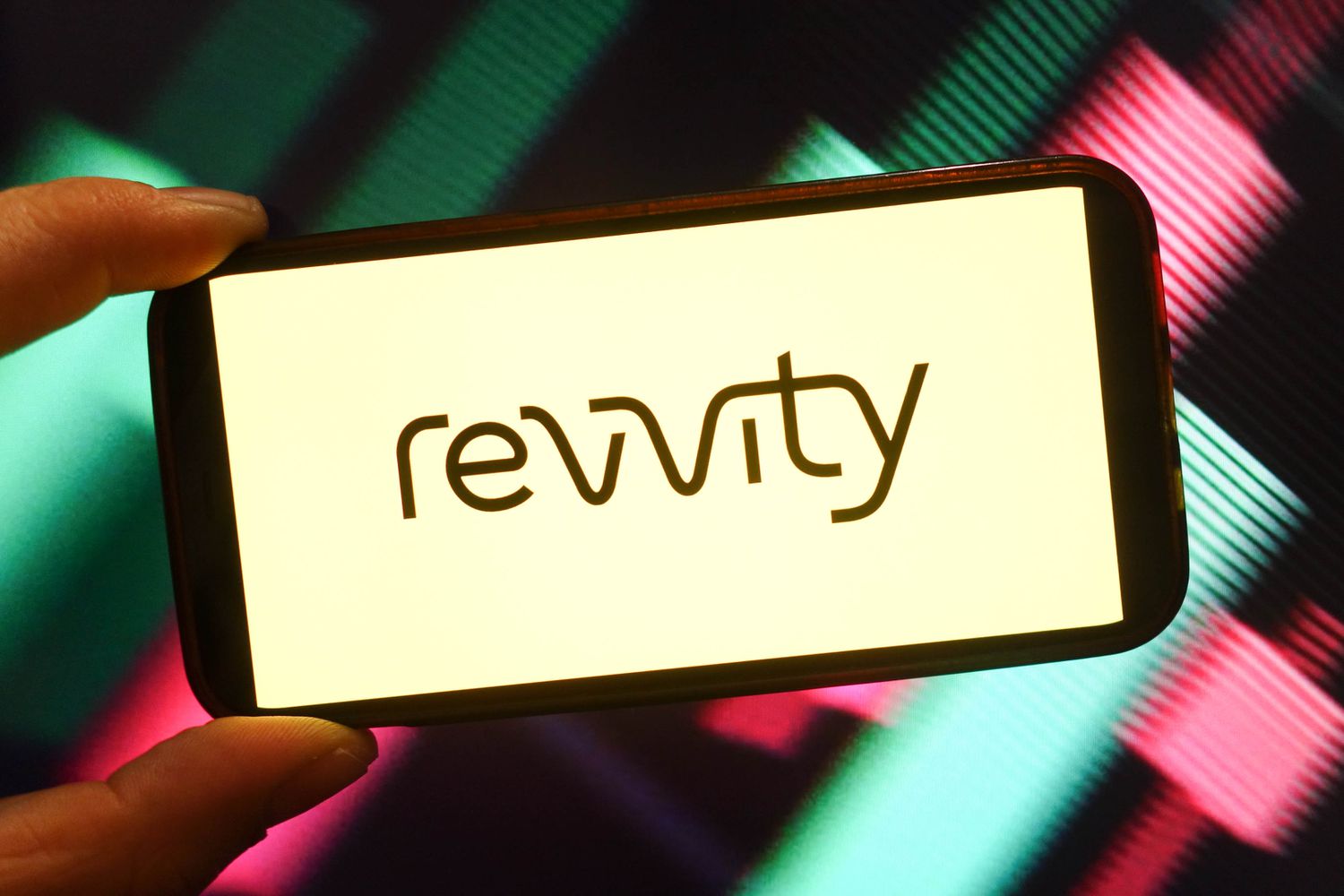 Biotech Firm Revvity reports better-than-expected earnings 3 June 15, 2025 3:51 am Biotech Firm Revvity reports better-than-expected earnings The Revvity logo is seen on a phone screen in front of a green and red background.