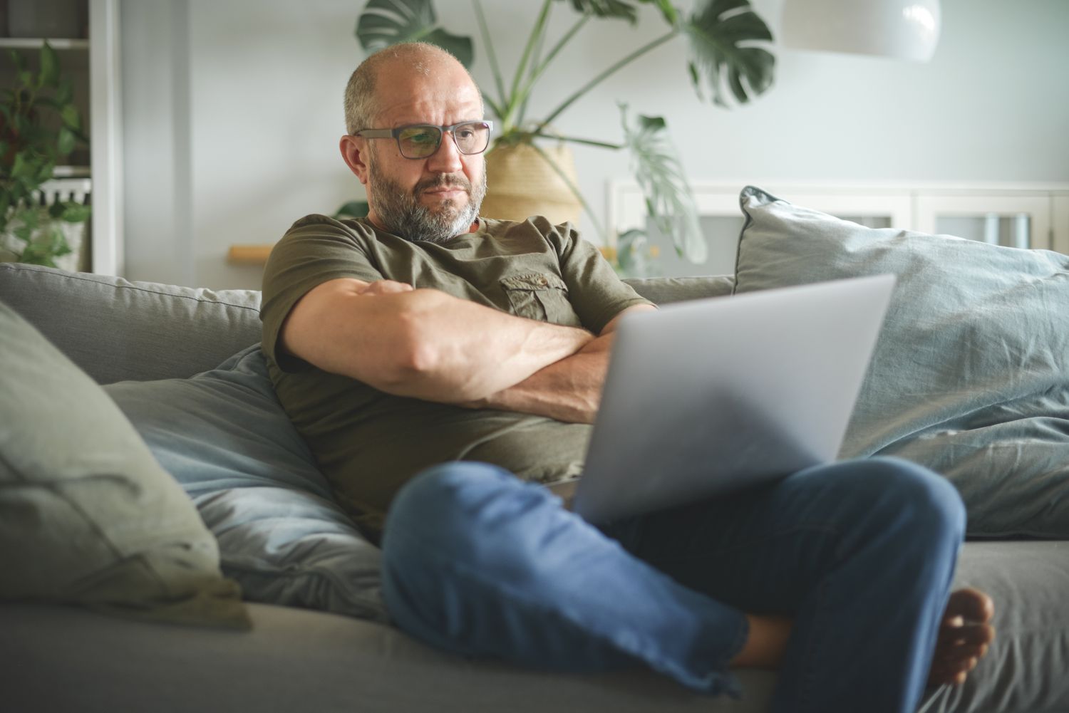 What Can You Do to Earn the Most Money in Tariff Times? Here's How to Earn the Most 3 July 19, 2025 5:14 pm What Can You Do to Earn the Most Money in Tariff Times? Here's How to Earn the Most Man in his 50s or 60s sitting on his sofa and looking with concern at his laptop