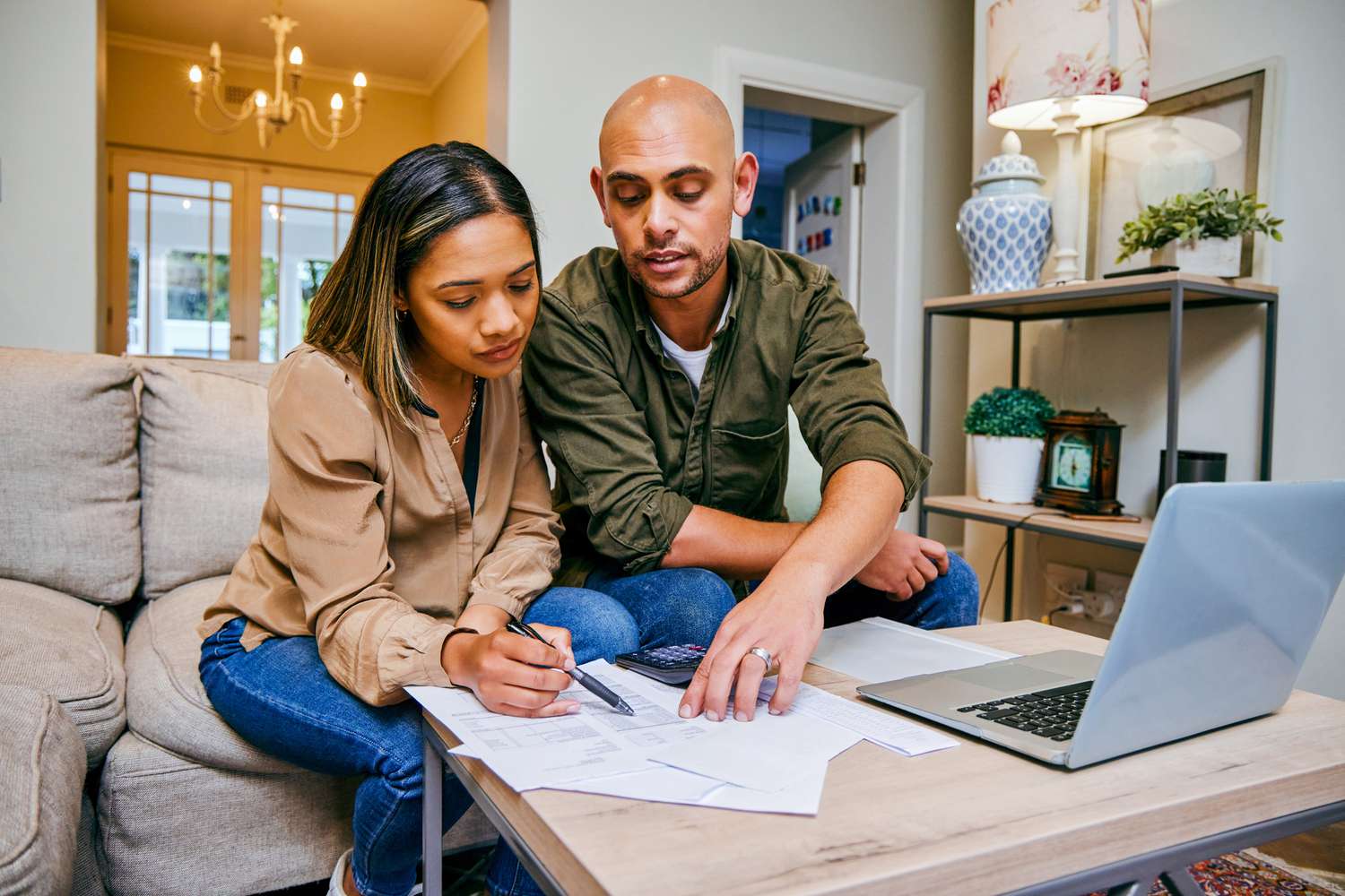 Top CDs Today April 21, 2025: Earn 2.5 times the average national rate with 2 offers 4 August 29, 2025 8:17 pm Top CDs Today April 21, 2025: Earn 2.5 times the average national rate with 2 offers A young couple reviews financial paperwork in their living room.