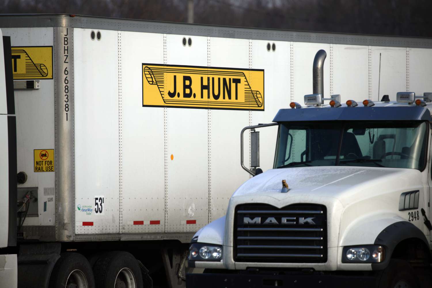 JB Hunt Inventory Sinks as Logistics Agency's Executives Say Tariffs Might Hit Demand 3 June 15, 2025 10:14 am JB Hunt Inventory Sinks as Logistics Agency's Executives Say Tariffs Might Hit Demand The J.B. Hunt logo is seen on the side of a semi truck trailer.