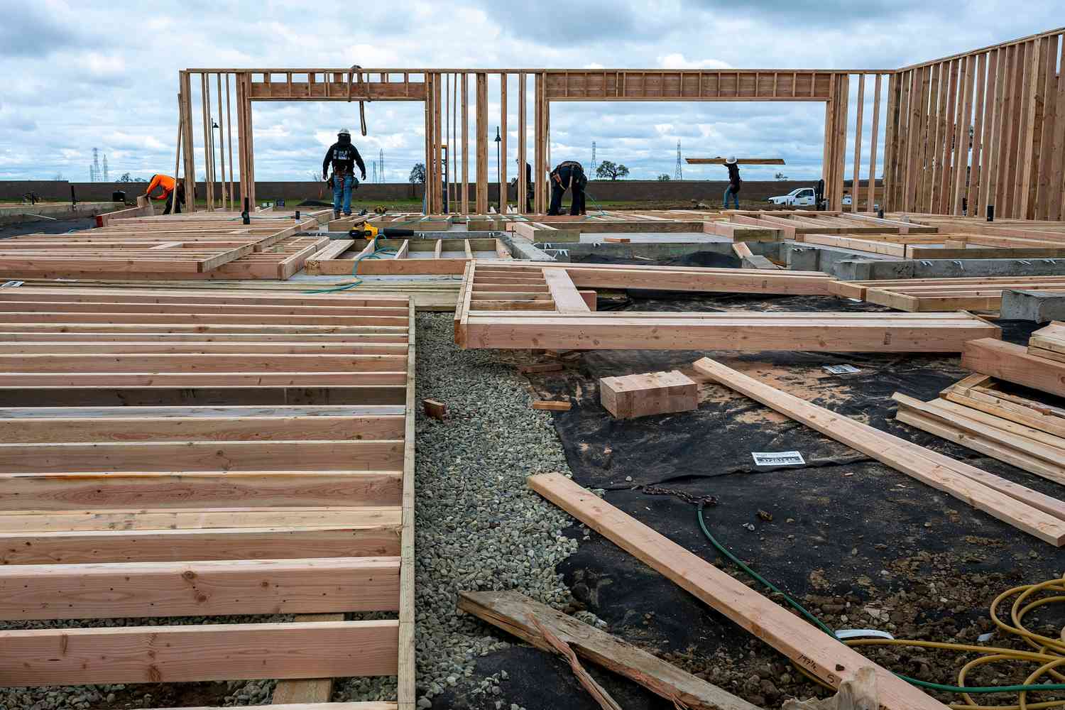 Homebuilders Face Rising Prices: Tariffs May Add $9,200 Per House 3 April 19, 2025 11:55 pm Homebuilders Face Rising Prices: Tariffs May Add $9,200 Per House A house under construction at the Toll Brothers Preserve at Folsom Ranch community in Folsom, California, US, on Thursday, March 6, 2025.