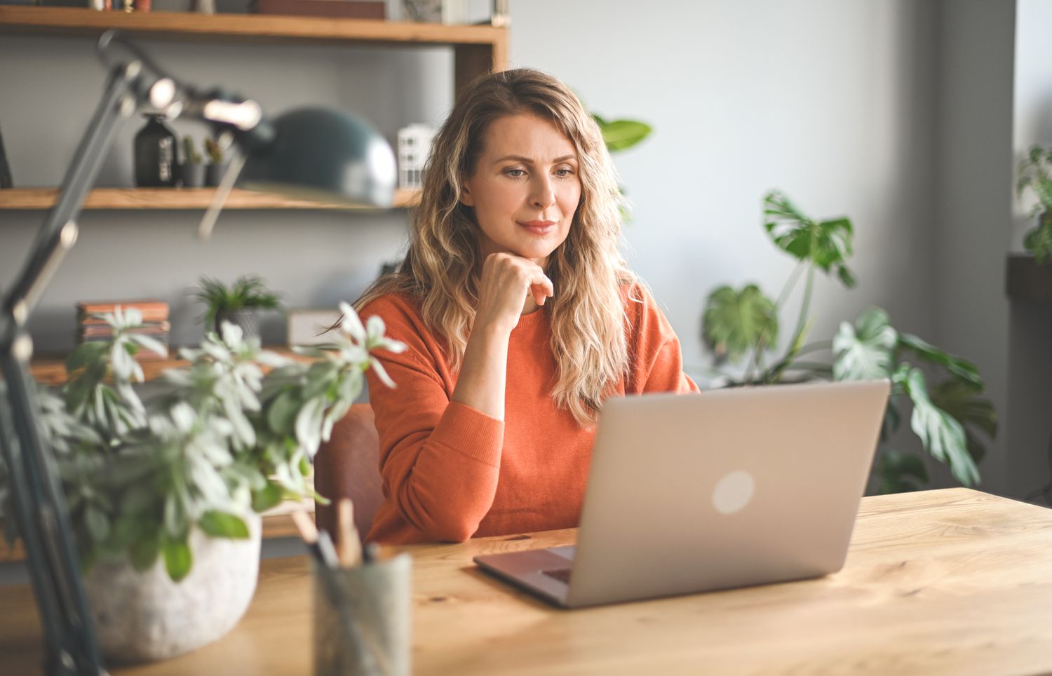 Grab this 5.00% rate while you can, and enjoy it until fall 2026 3 April 19, 2025 9:38 pm Grab this 5.00% rate while you can, and enjoy it until fall 2026 Woman in her 30s sitting at a table at home and looking seriously at her laptop