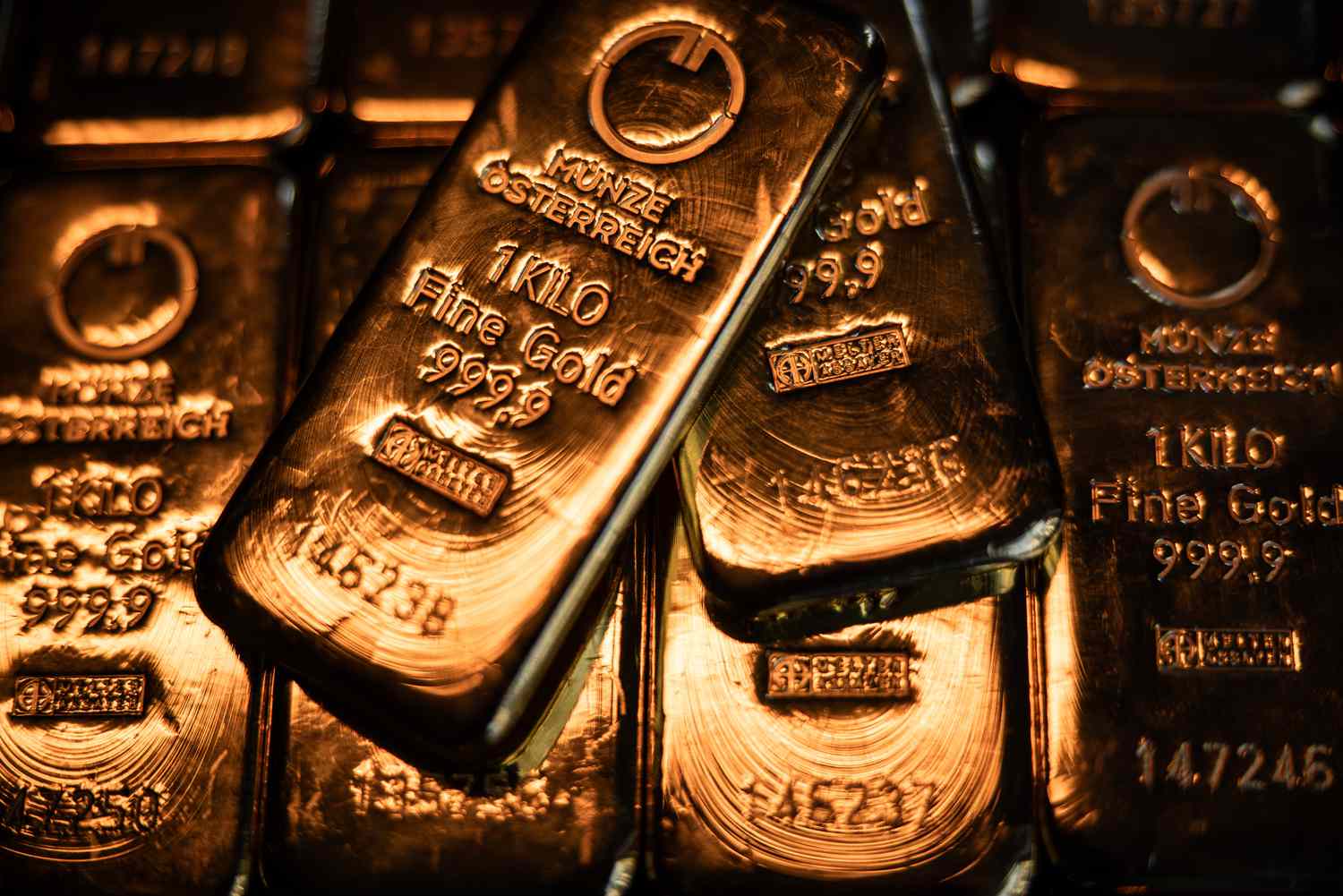 Why did gold prices surge to a record this week? 3 April 19, 2025 11:12 pm Why did gold prices surge to a record this week? A pile of one kilogram gold bars.