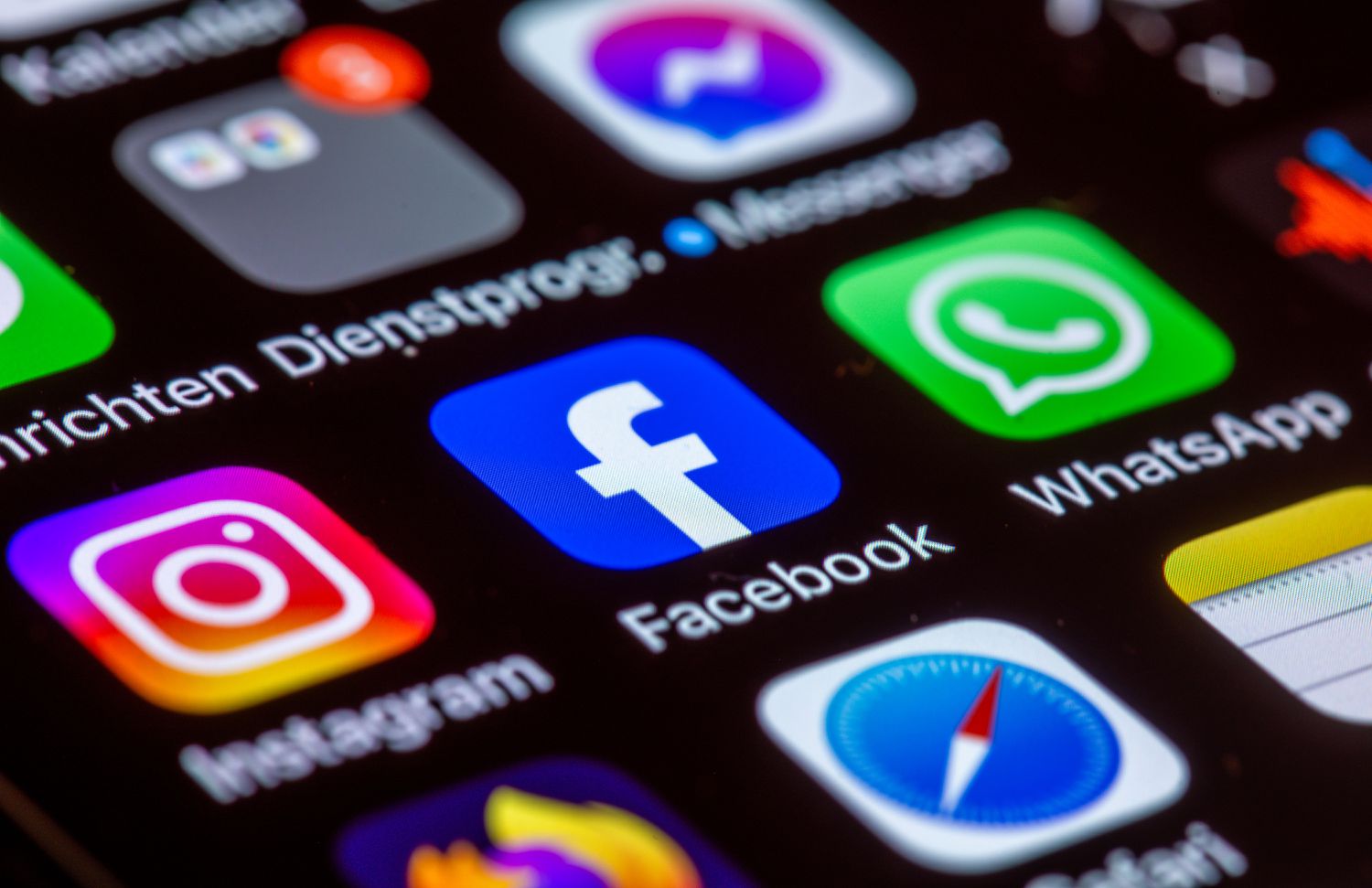 Meta Antitrust Trial Begins that Could Force Instagram to Sale 3 July 28, 2025 12:59 am Meta Antitrust Trial Begins that Could Force Instagram to Sale Instagram, Facebook and WhatsApp apps