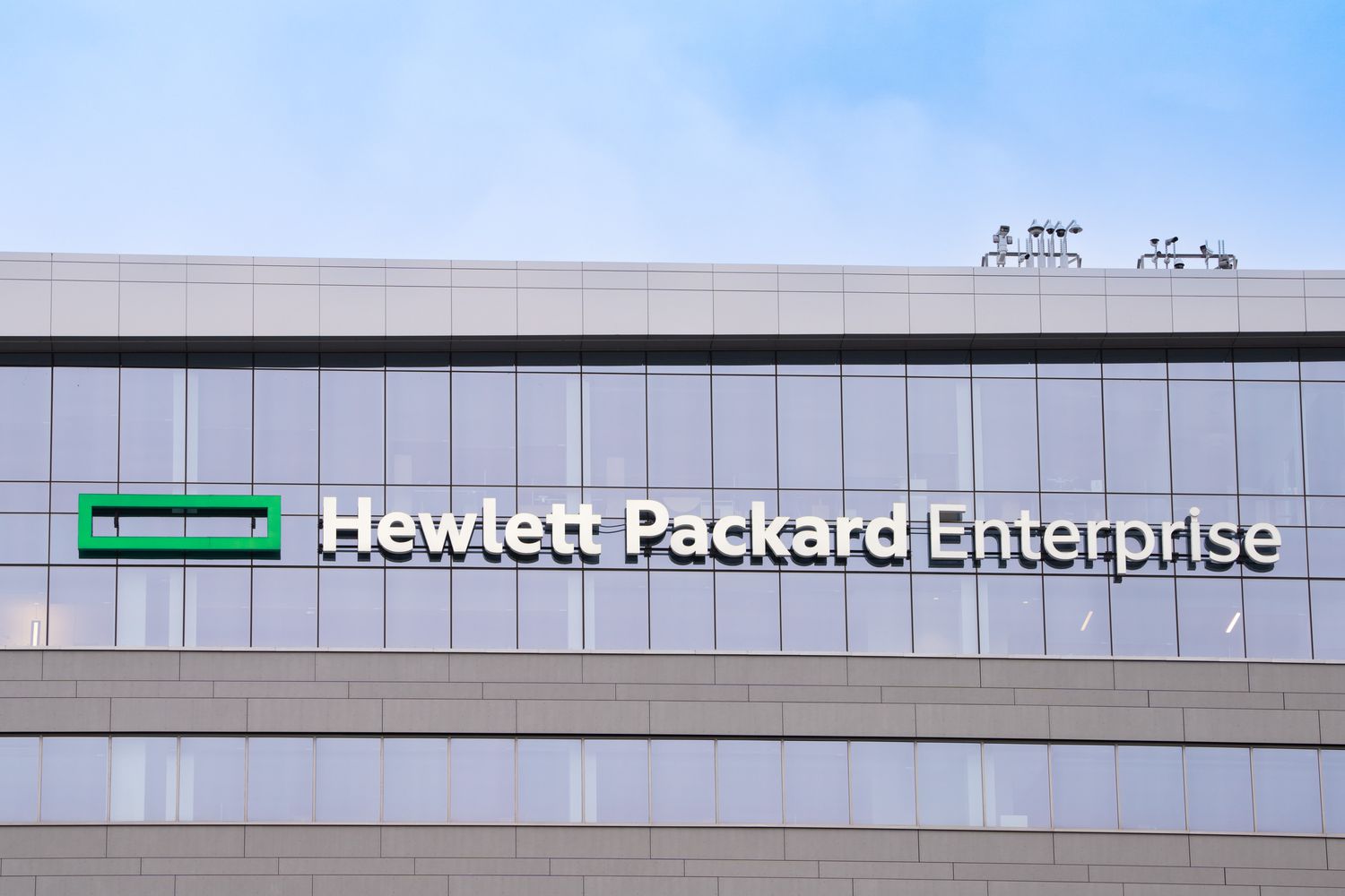 HP Enterprise Stock Spikes as Activist Elliott Adds $1.5B to His Stake 3 April 19, 2025 10:27 pm HP Enterprise Stock Spikes as Activist Elliott Adds $1.5B to His Stake Hewlett Packard Enterprise company offices