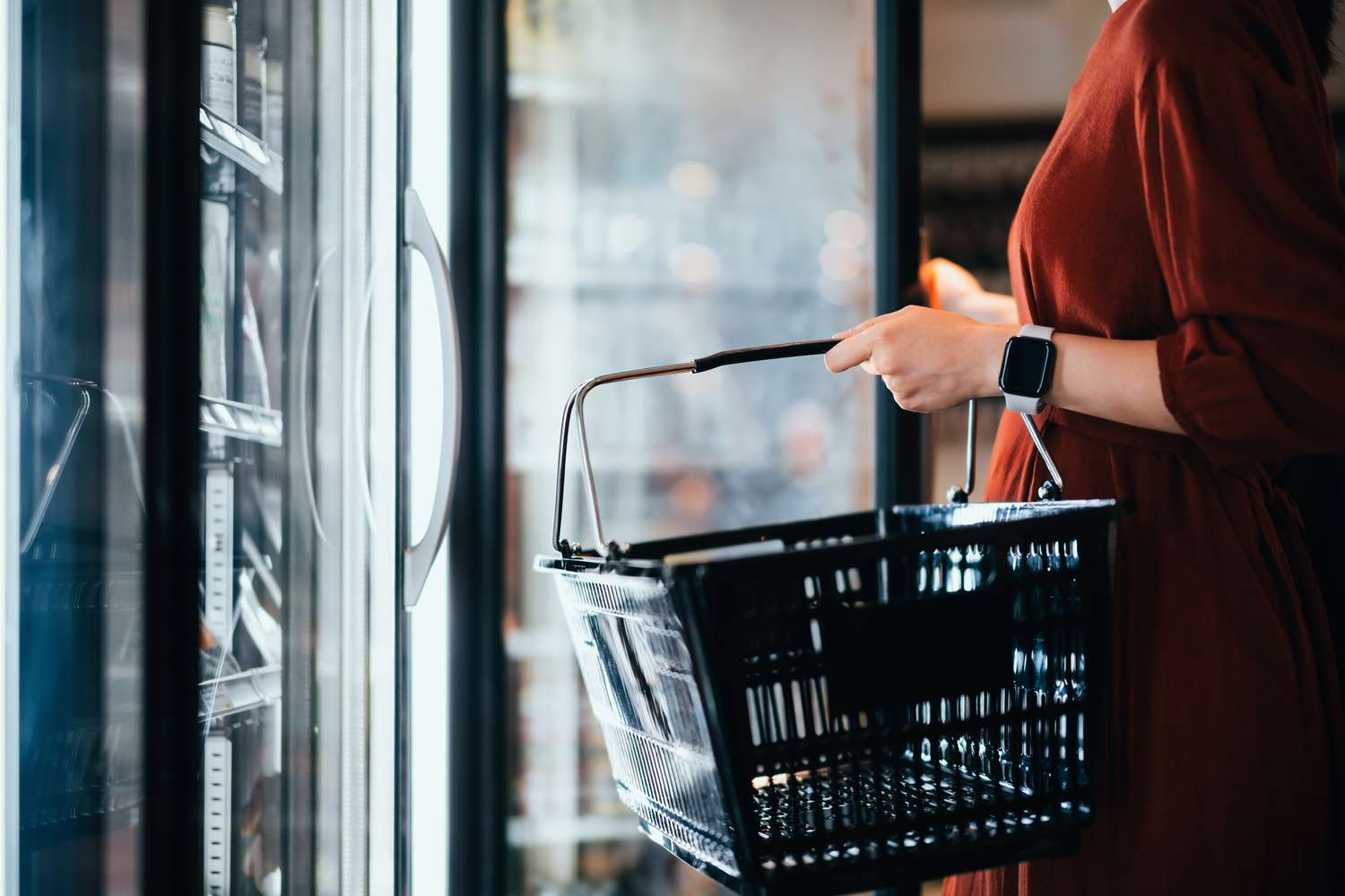 Gas Stations are the most popular place for American shoppers to buy groceries 3 June 16, 2025 3:16 pm Gas Stations are the most popular place for American shoppers to buy groceries A person shops for food with a basket in a store's refrigerated aisle.