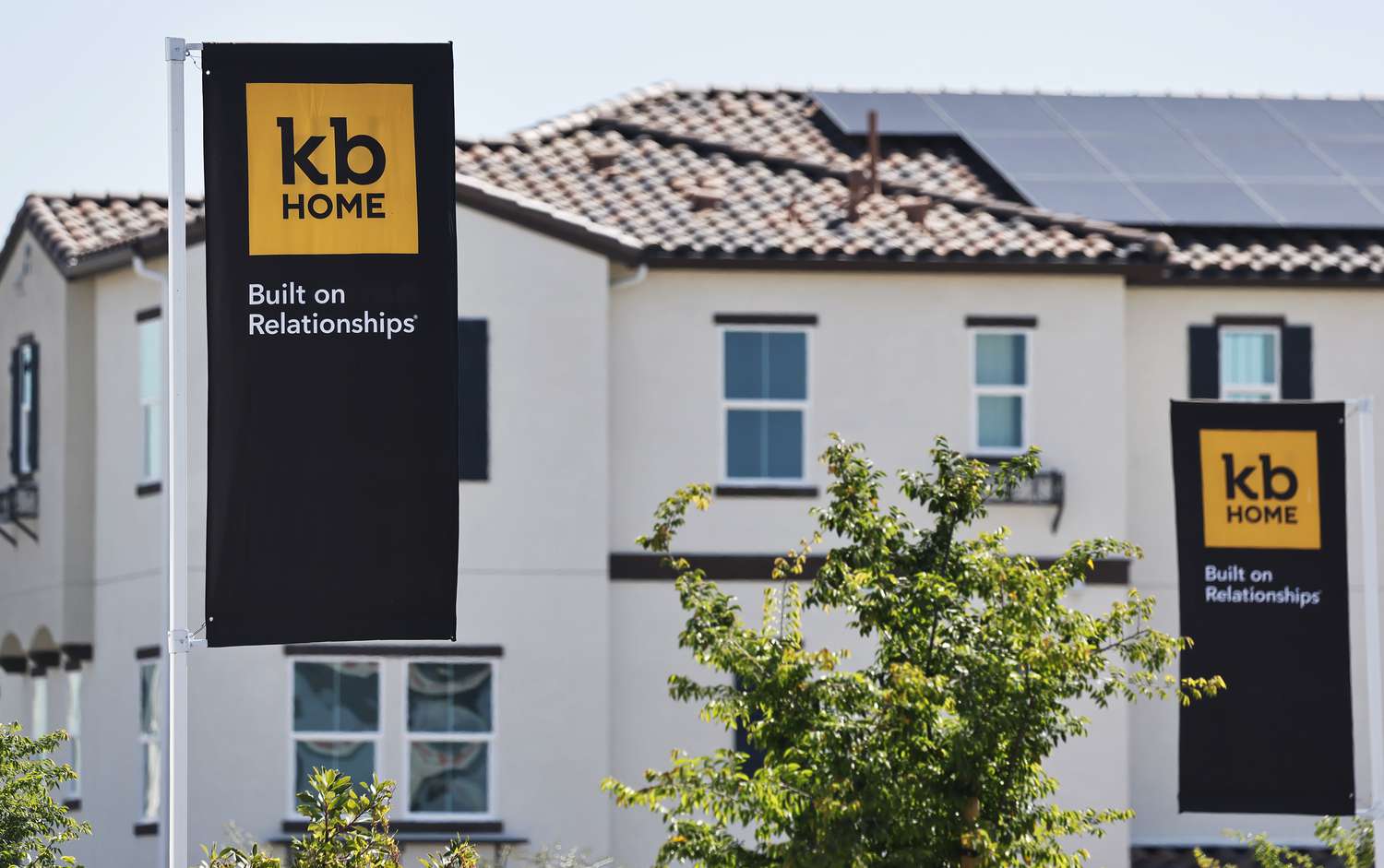 Homebuilder Stocks Outperform Market Selloff As Mortgage Rates Drop 3 June 16, 2025 4:08 pm Homebuilder Stocks Outperform Market Selloff As Mortgage Rates Drop KB Home signs in front of house.