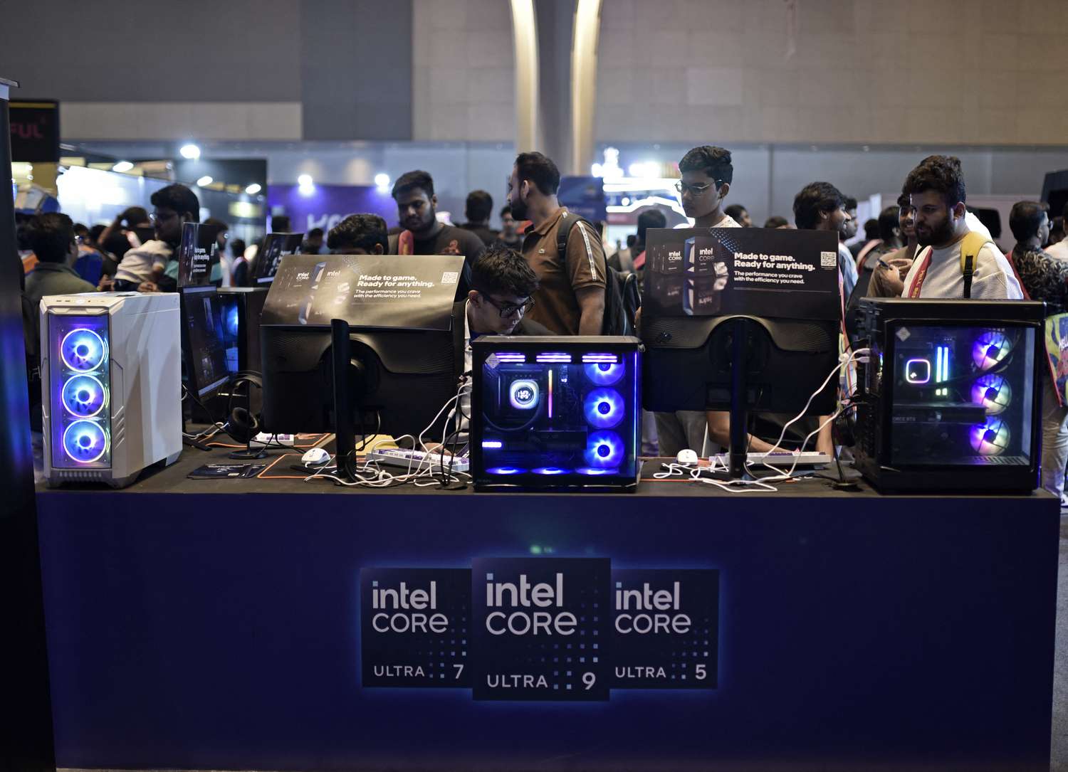 Intel's New CEO Will Make His Earnings Debut This Week 4 August 29, 2025 8:21 pm Intel's New CEO Will Make His Earnings Debut This Week Intel products on display at an event in Mumbai, India, earlier this month.