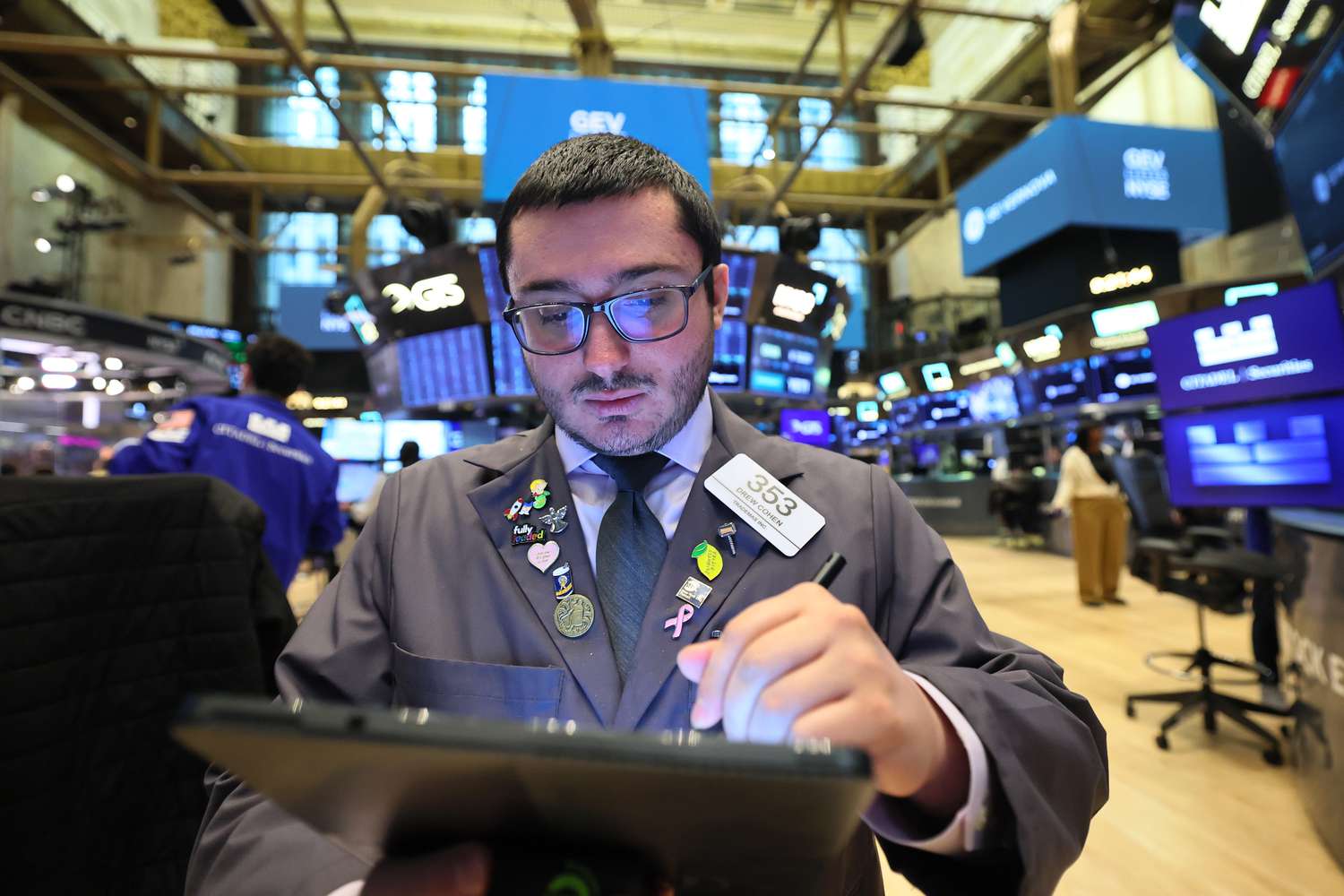 International Inventory Indexes Soar as Trump Says No Plans to Hearth Powell 4 August 29, 2025 10:50 am International Inventory Indexes Soar as Trump Says No Plans to Hearth Powell Traders work on the floor of the New York Stock Exchange