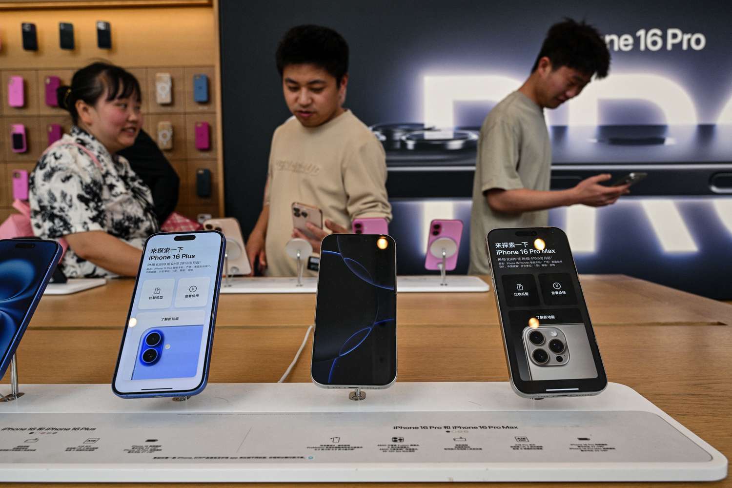 Apple Inventory Will get an Improve From KeyBanc on Tech Tariff Exemptions 3 May 8, 2025 10:31 pm Apple Inventory Will get an Improve From KeyBanc on Tech Tariff Exemptions Apple store in Shanghai.