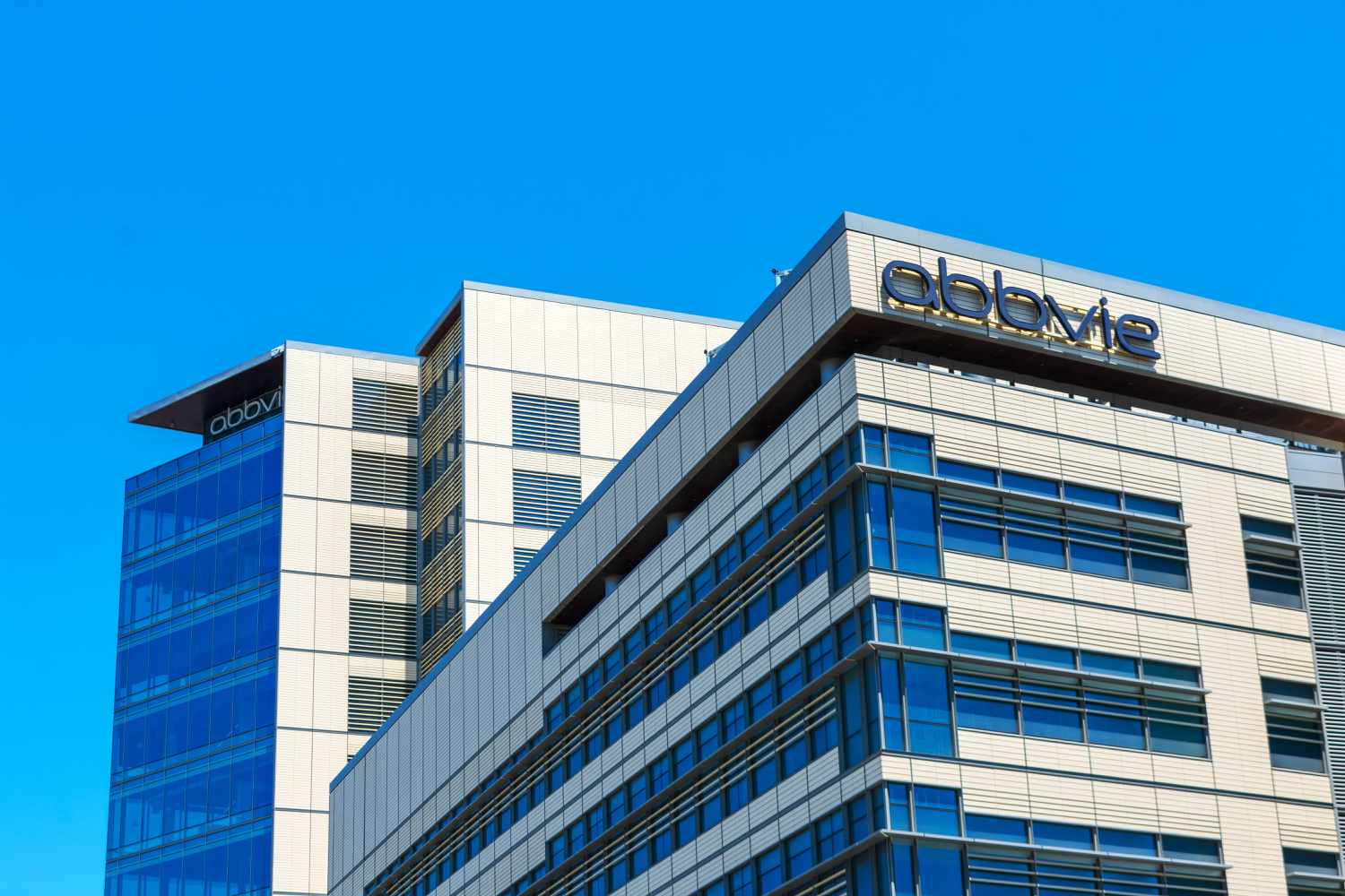 S&P 500 Positive factors and Losses In the present day: AbbVie Inventory Advances After Beat-and-Elevate Earnings Report 3 July 11, 2025 6:38 pm S&P 500 Positive factors and Losses In the present day: AbbVie Inventory Advances After Beat-and-Elevate Earnings Report AbbVie headquarters