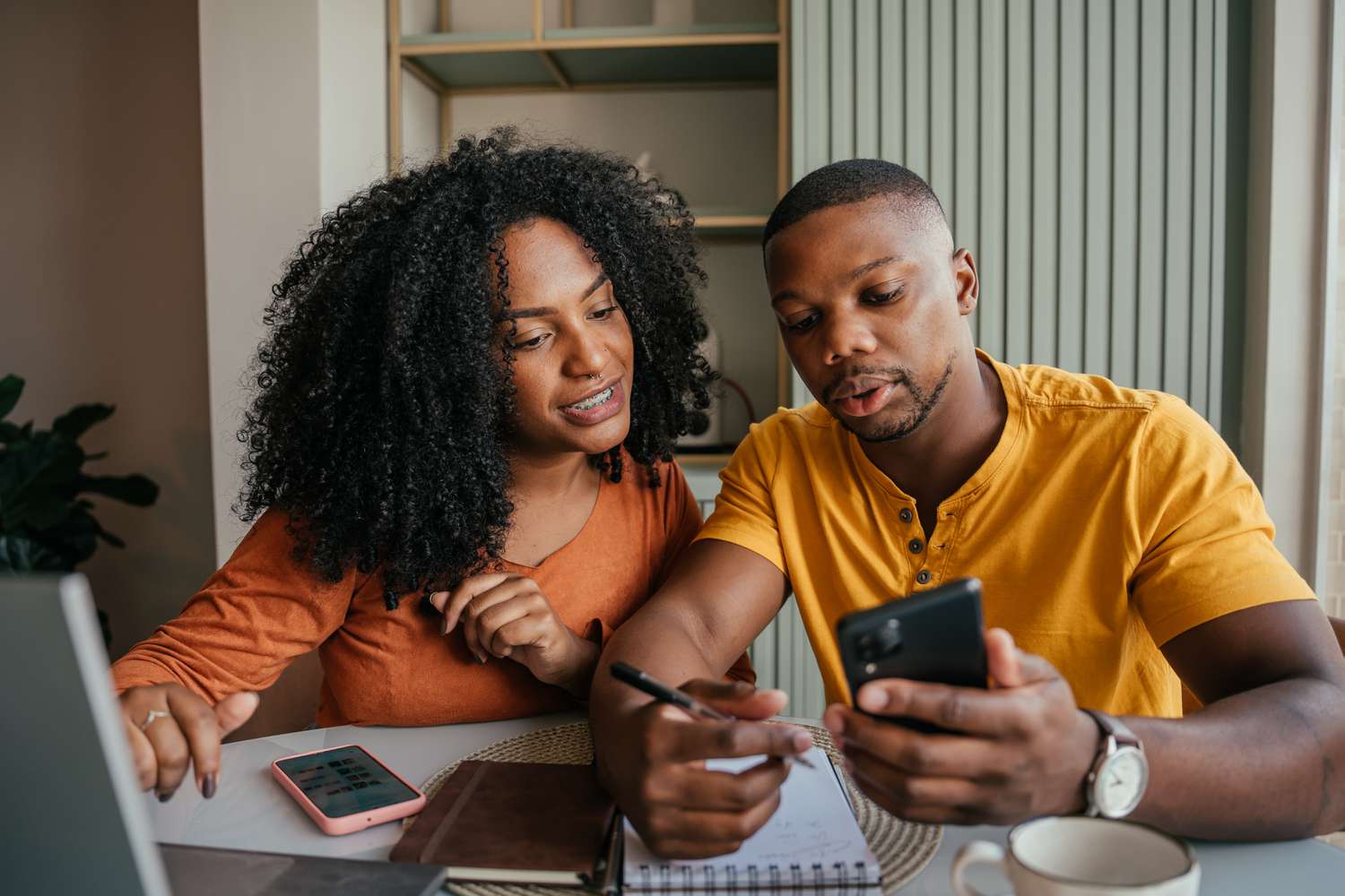 30-Yr Mortgage Charges Soar Increased - Could 5, 2025 3 May 9, 2025 2:32 am 30-Yr Mortgage Charges Soar Increased - Could 5, 2025 Young couple sitting at home and looking together at online mortgage rates and calculations