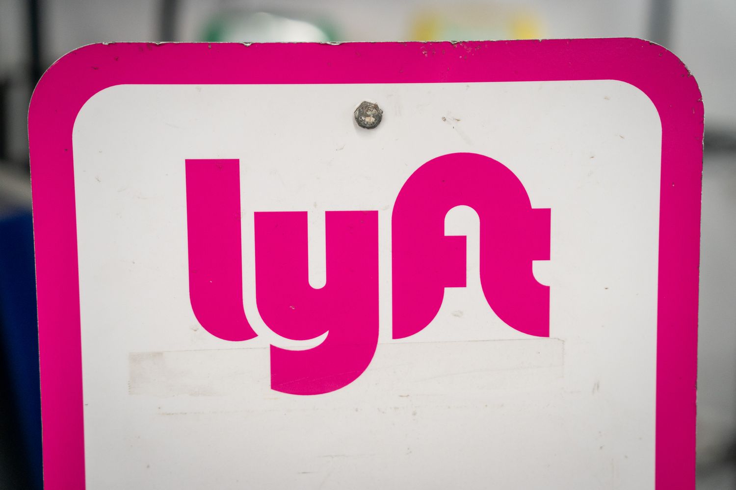 Lyft Stock Increases as Oppenheimer Introduces Coverage at "Outperform" 3 May 8, 2025 10:31 pm Lyft Stock Increases as Oppenheimer Introduces Coverage at "Outperform" Lyft sign at rental location