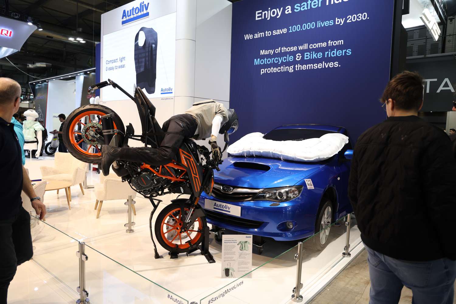Autoliv's stock rises as profits easily surpass estimates 3 May 8, 2025 10:31 pm Autoliv's stock rises as profits easily surpass estimates A booth shows a motorcycle with a mannequin crashing into a blue car.