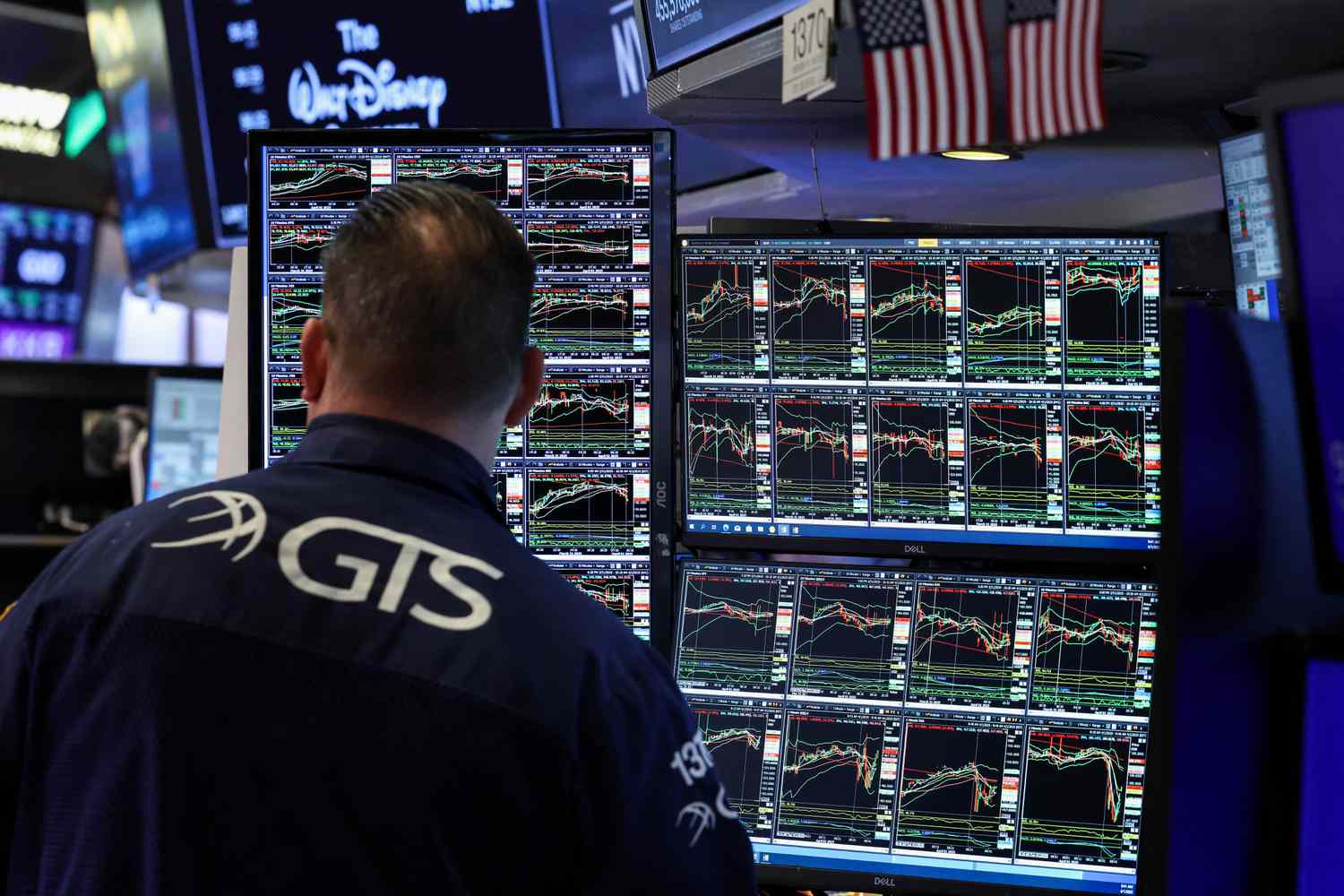 5 Issues to Know Earlier than the Inventory Market Opens 3 May 8, 2025 10:59 am 5 Issues to Know Earlier than the Inventory Market Opens A trader works on the floor of the New York Stock Exchange