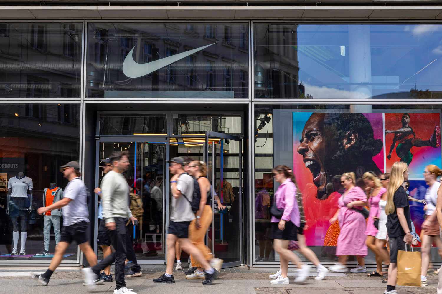 Nike Inventory Slides as Analyst Says Turnaround Will 'Take Time' 3 June 16, 2025 3:11 pm Nike Inventory Slides as Analyst Says Turnaround Will 'Take Time' Nike store in Berlin.