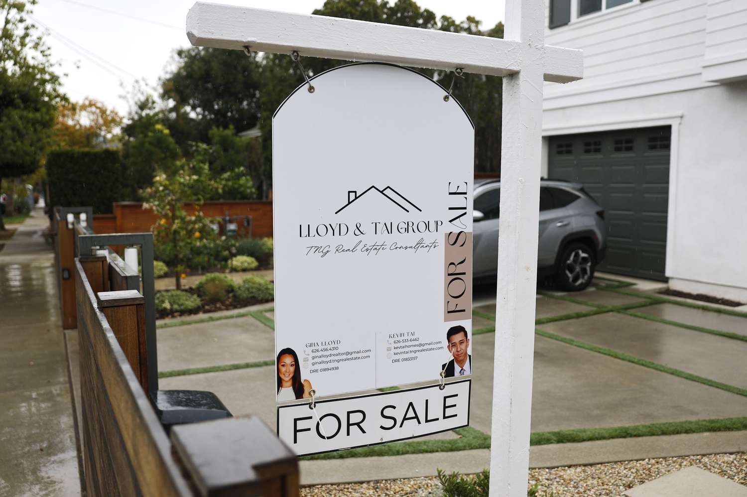 When will mortgage interest rates drop? Wells Fargo says it won't be for years 3 April 20, 2025 12:40 am When will mortgage interest rates drop? Wells Fargo says it won't be for years A 'For Sale' sign is posted in front of a home for sale on March 05, 2025 in Los Angeles, California.