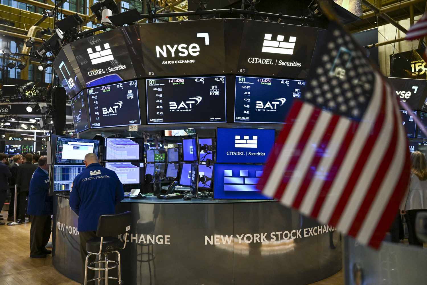 5 Issues to Know Earlier than the Inventory Market Opens 3 April 20, 2025 12:01 am 5 Issues to Know Earlier than the Inventory Market Opens Traders work on the floor of the New York Stock Exchange