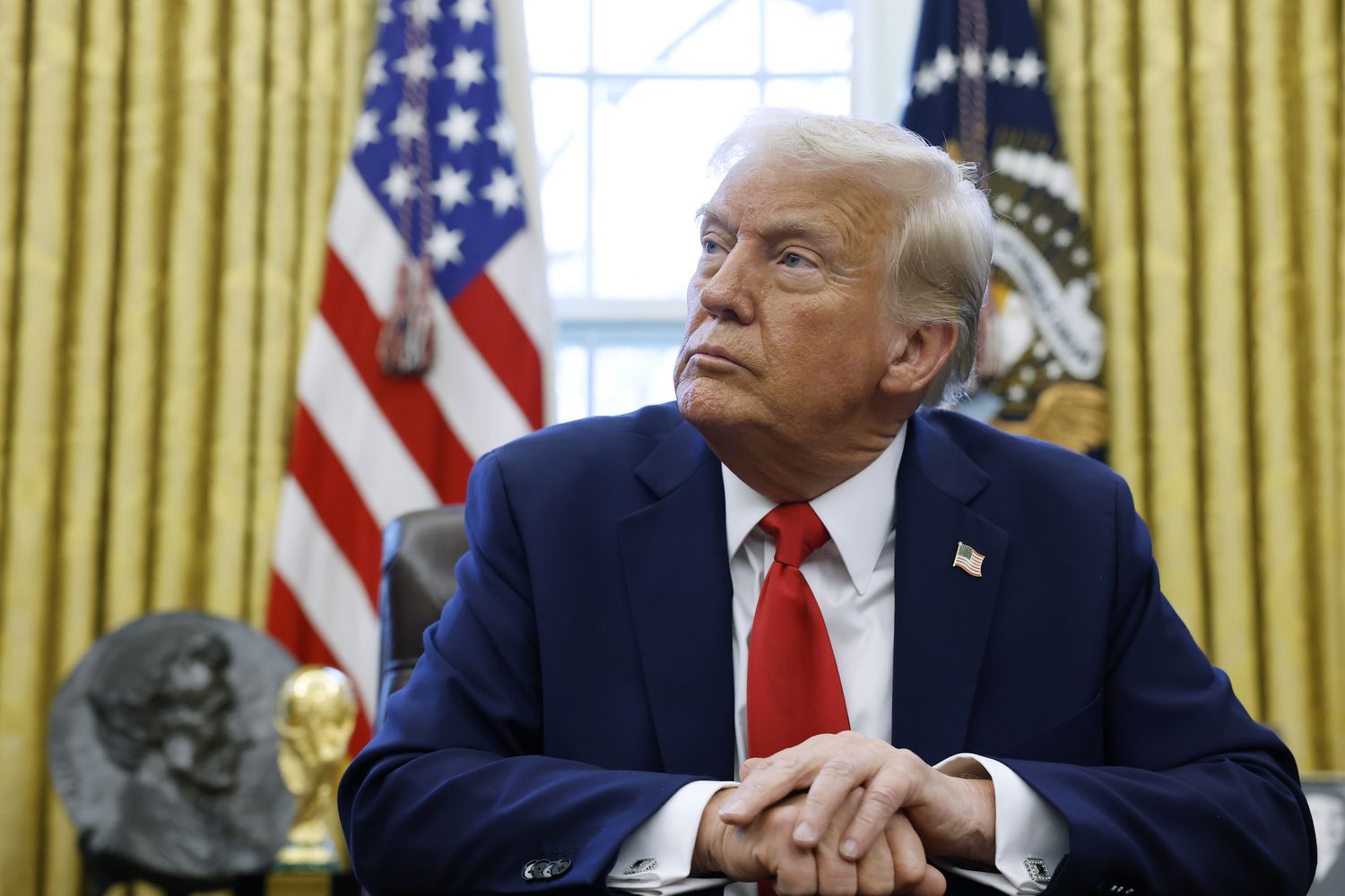 Global Stocks Plunge on Larger-Than-Expected US Tariffs 3 July 16, 2025 4:22 am Global Stocks Plunge on Larger-Than-Expected US Tariffs President Donald Trump in the Oval Office
