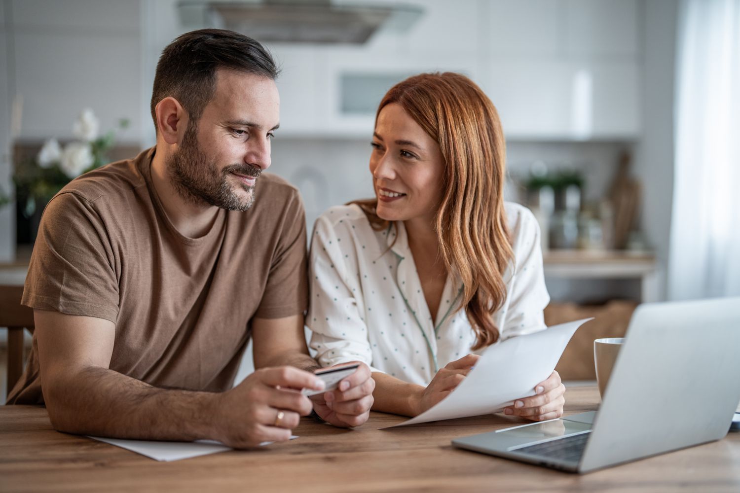 Three weeks after the peak of 2025, mortgage interest rates have fallen to lower levels 3 May 8, 2025 11:03 pm Three weeks after the peak of 2025, mortgage interest rates have fallen to lower levels Young couple sitting in their kitchen and looking at online mortgage rates and documents.