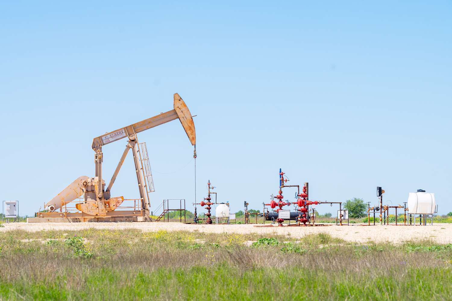 Oil stocks fall as crude prices plunge to four-year low amid tariff chaos 3 July 19, 2025 6:15 am Oil stocks fall as crude prices plunge to four-year low amid tariff chaos An oil pumpjack is seen in a field in Gillett, Texas
