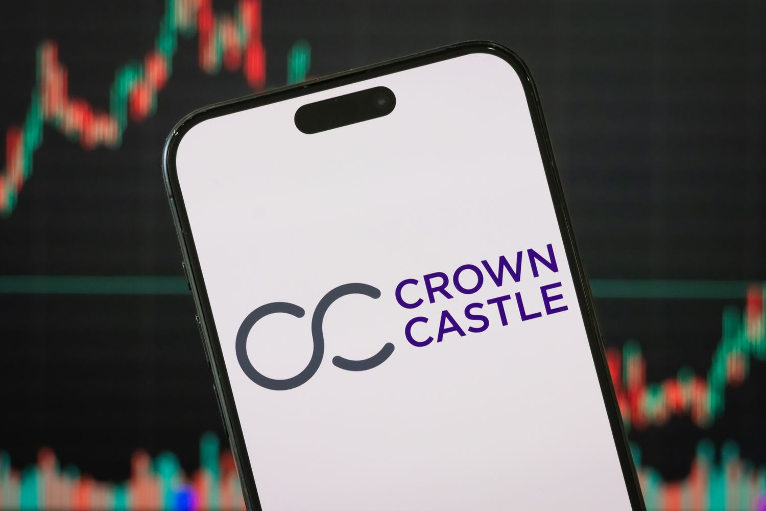 Crown Castle Stock Rises as Firm Solds Fiber Optics Unit at $8.5B 3 April 19, 2025 10:46 pm Crown Castle Stock Rises as Firm Solds Fiber Optics Unit at $8.5B Crown Castle logo is displayed on a smartphone screen