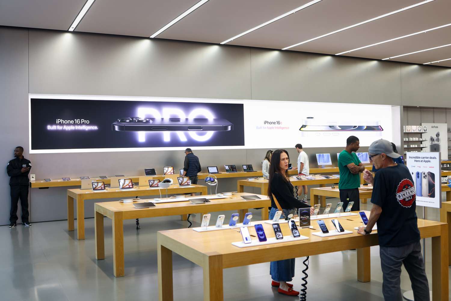 US Tech Tariff Exemptions Are Not Permanent, With New Tariffs ‘Coming Soon,' Commerce Secretary Says 3 July 27, 2025 5:32 pm US Tech Tariff Exemptions Are Not Permanent, With New Tariffs ‘Coming Soon,' Commerce Secretary Says Apple store in Manhattan Beach, California on April 8, 2025.