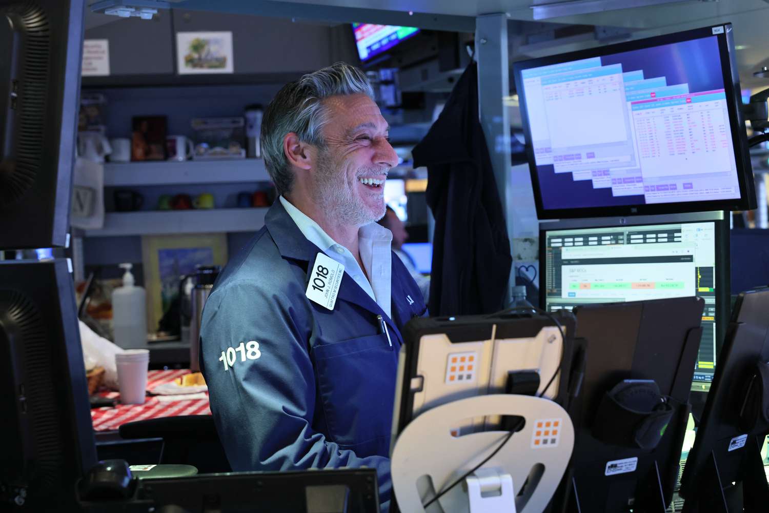 S&P500 has its best day since 2008, as Trump suspends tariffs 3 July 24, 2025 1:47 am S&P500 has its best day since 2008, as Trump suspends tariffs Traders work on the floor of the New York Stock Exchange.