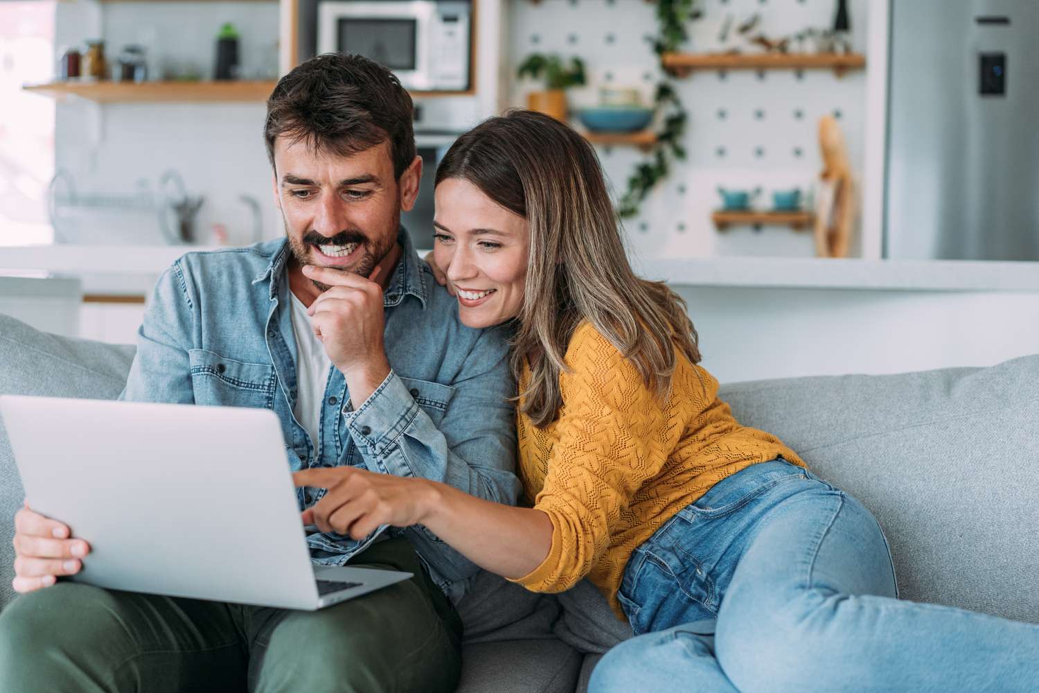 Today's Refinance Rates by State – Mar. 24, 2025 4 August 29, 2025 8:21 pm Today's Refinance Rates by State – Mar. 24, 2025 Shot of an adorable smiling young couple using laptop together at home.