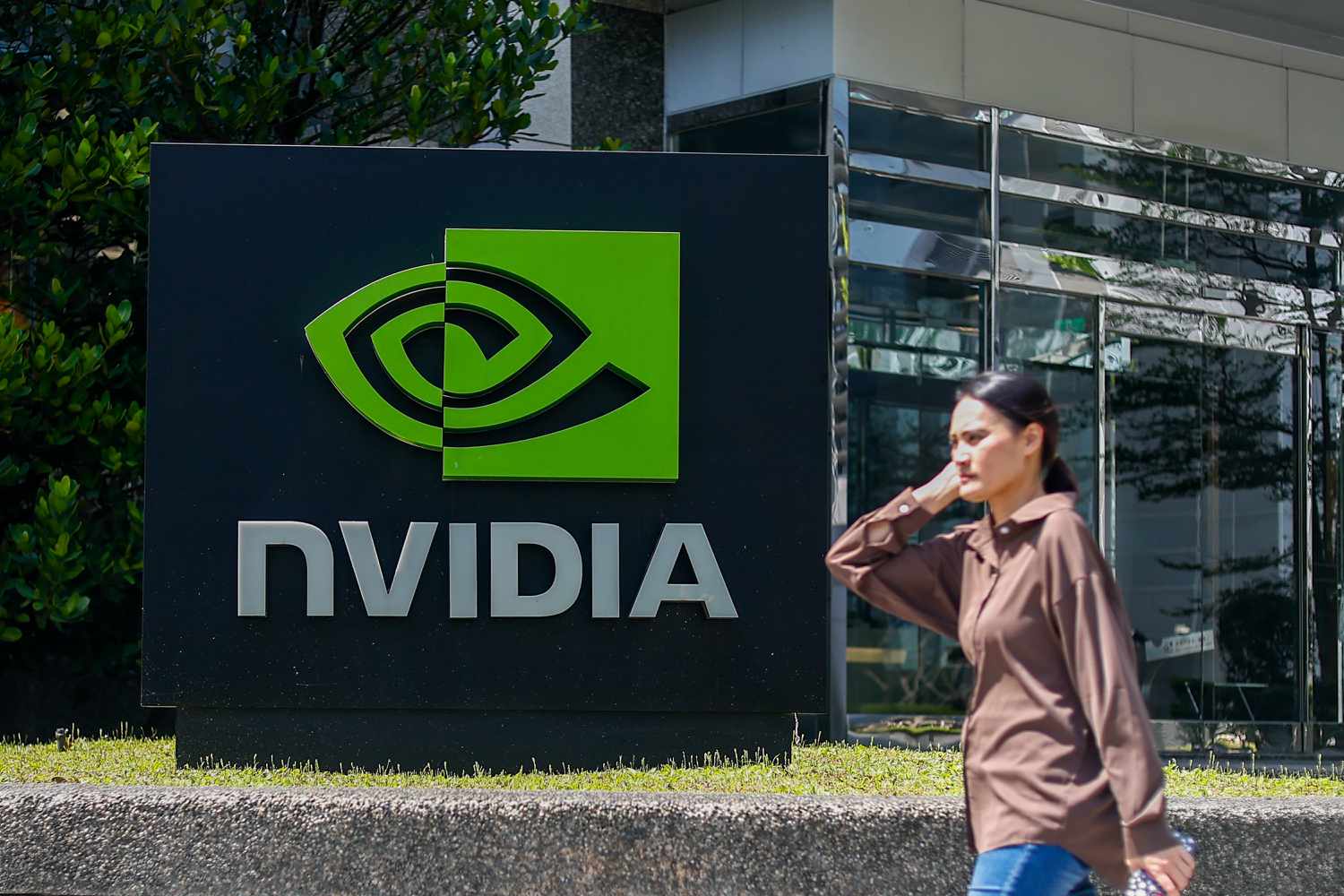 Top Stock Movers: Nvidia ASML Abbot Laboratories Nvidia 3 May 8, 2025 10:32 pm Top Stock Movers: Nvidia ASML Abbot Laboratories Nvidia NVIDIA office
