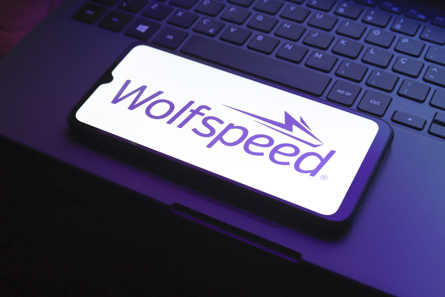 Wolfspeed Stock Plunges Due to Concerns about CHIPS Act Funding 4 June 16, 2025 6:41 am Wolfspeed Stock Plunges Due to Concerns about CHIPS Act Funding he Wolfspeed, Inc. logo appears on a smartphone screen