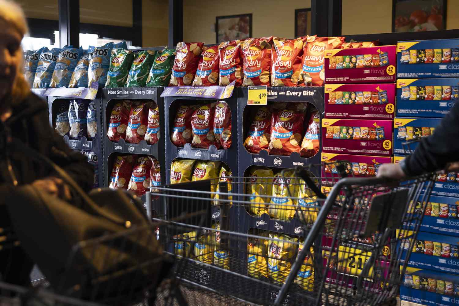 BofA Drops Its 'Buy Rating' on PepsiCo 3 June 14, 2025 10:38 am BofA Drops Its 'Buy Rating' on PepsiCo Shoppers approach a snack display.