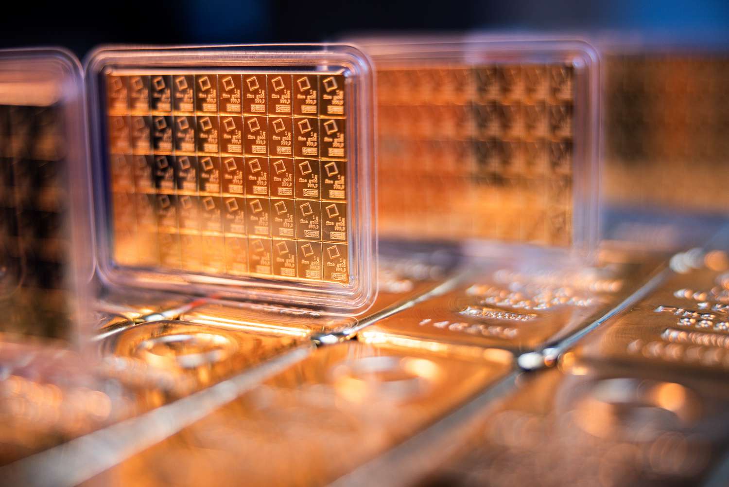 S&P Gains and Losses: Newmont Shares Soar As Gold Hits Fresh Low 3 June 16, 2025 3:49 pm S&P Gains and Losses: Newmont Shares Soar As Gold Hits Fresh Low Gold bars