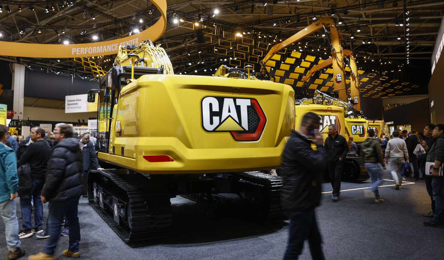 Caterpillar Changes its CEOs with COO Creed taking over 3 July 28, 2025 6:57 am Caterpillar Changes its CEOs with COO Creed taking over Caterpillar construction machinery