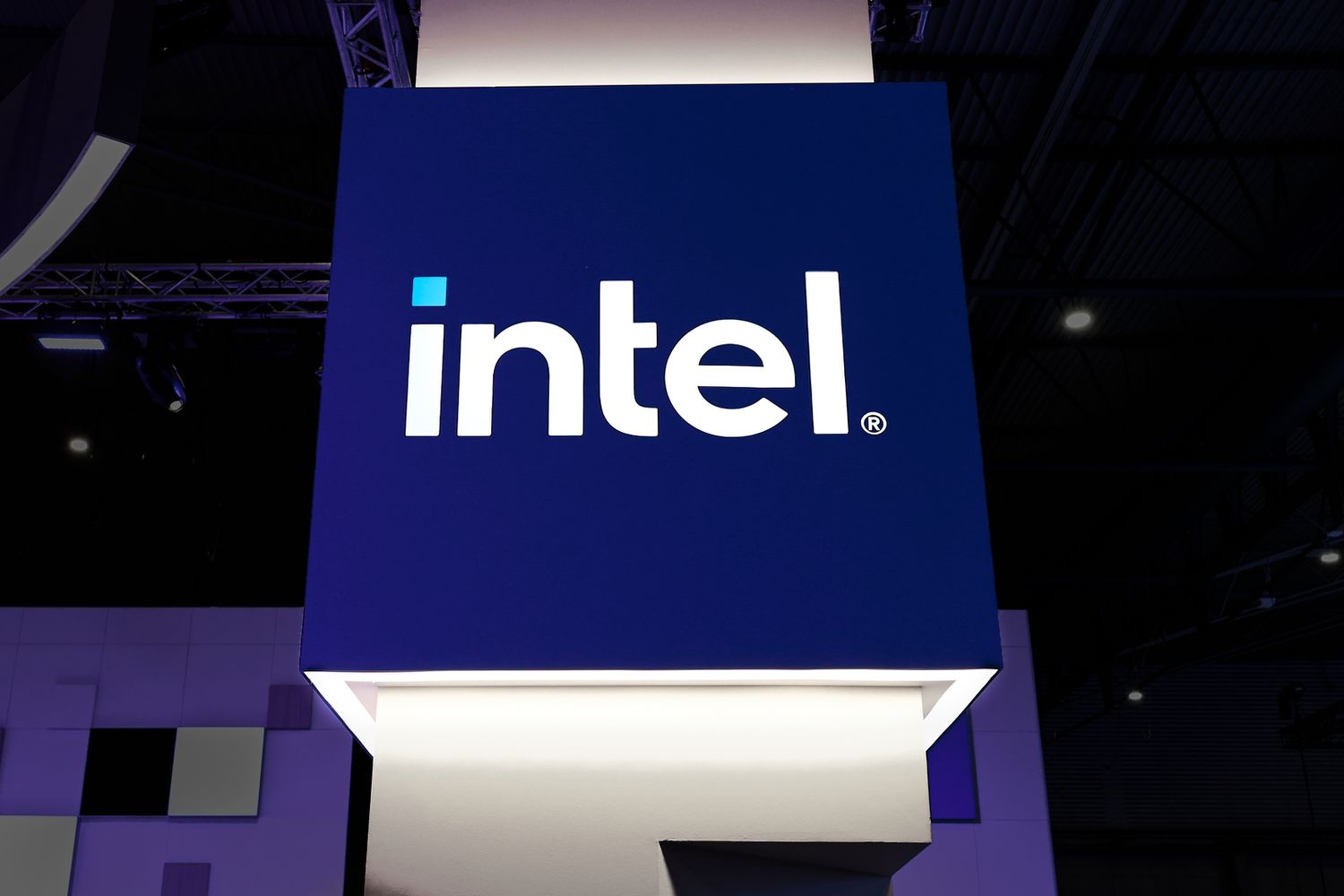Intel and TSMC to form joint venture in US chipmaking, report says 3 July 17, 2025 2:36 am Intel and TSMC to form joint venture in US chipmaking, report says Intel display at Mobile World Congress 2025.