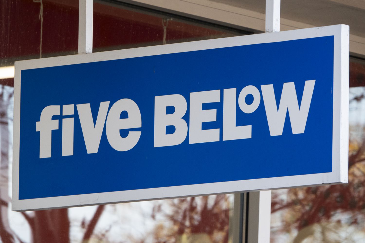 Five Below Stock Surges as Strong holiday sales power results, outlook 6 August 29, 2025 8:15 pm Five Below Stock Surges as Strong holiday sales power results, outlook Five Below sign