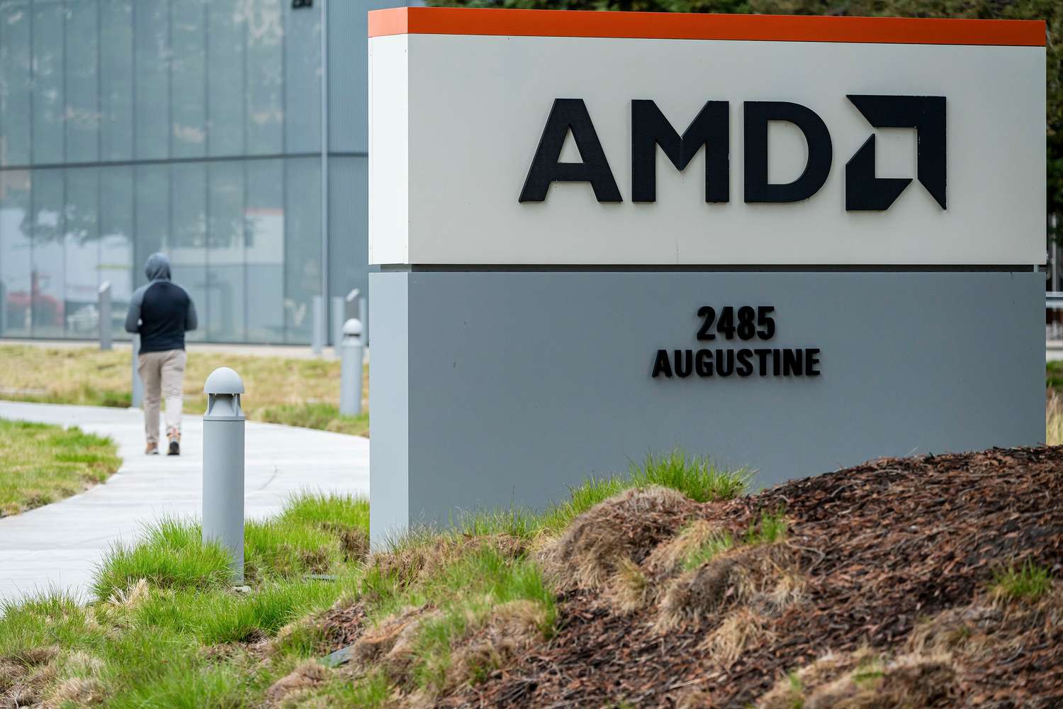 What Analysts Say About AMD Stock Before Earnings 3 June 14, 2025 11:20 am What Analysts Say About AMD Stock Before Earnings AMD signage outside the company's headquarters in Santa Clara, Calif.