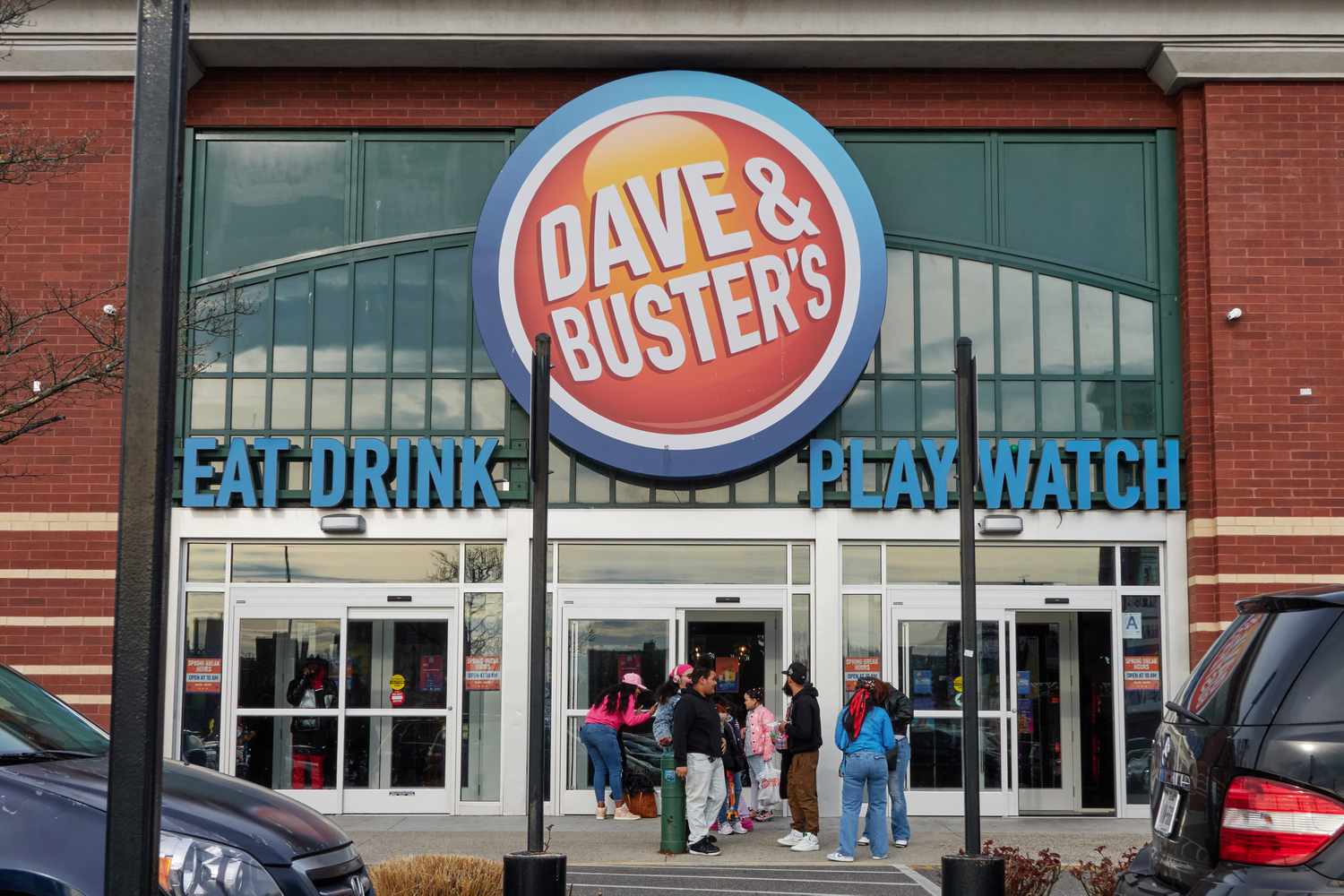 Dave & Buster Interim Chief Executive Officer Says Chain 'Unwinding Past Mistakes' 3 July 19, 2025 3:28 pm Dave & Buster Interim Chief Executive Officer Says Chain 'Unwinding Past Mistakes' People are seen outside the entrance of a Dave and Buster's location.