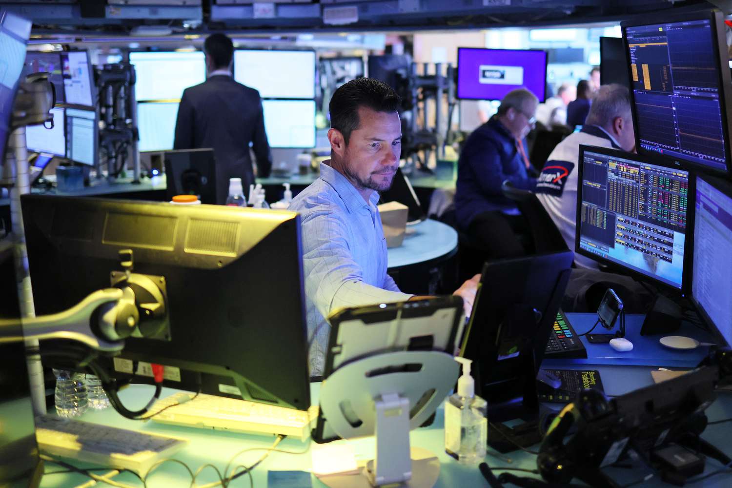 Strong earnings helped Tech stocks shrug off tariff concerns to record an upbeat week 3 July 10, 2025 9:25 am Strong earnings helped Tech stocks shrug off tariff concerns to record an upbeat week Traders work on the floor of the New York Stock Exchange