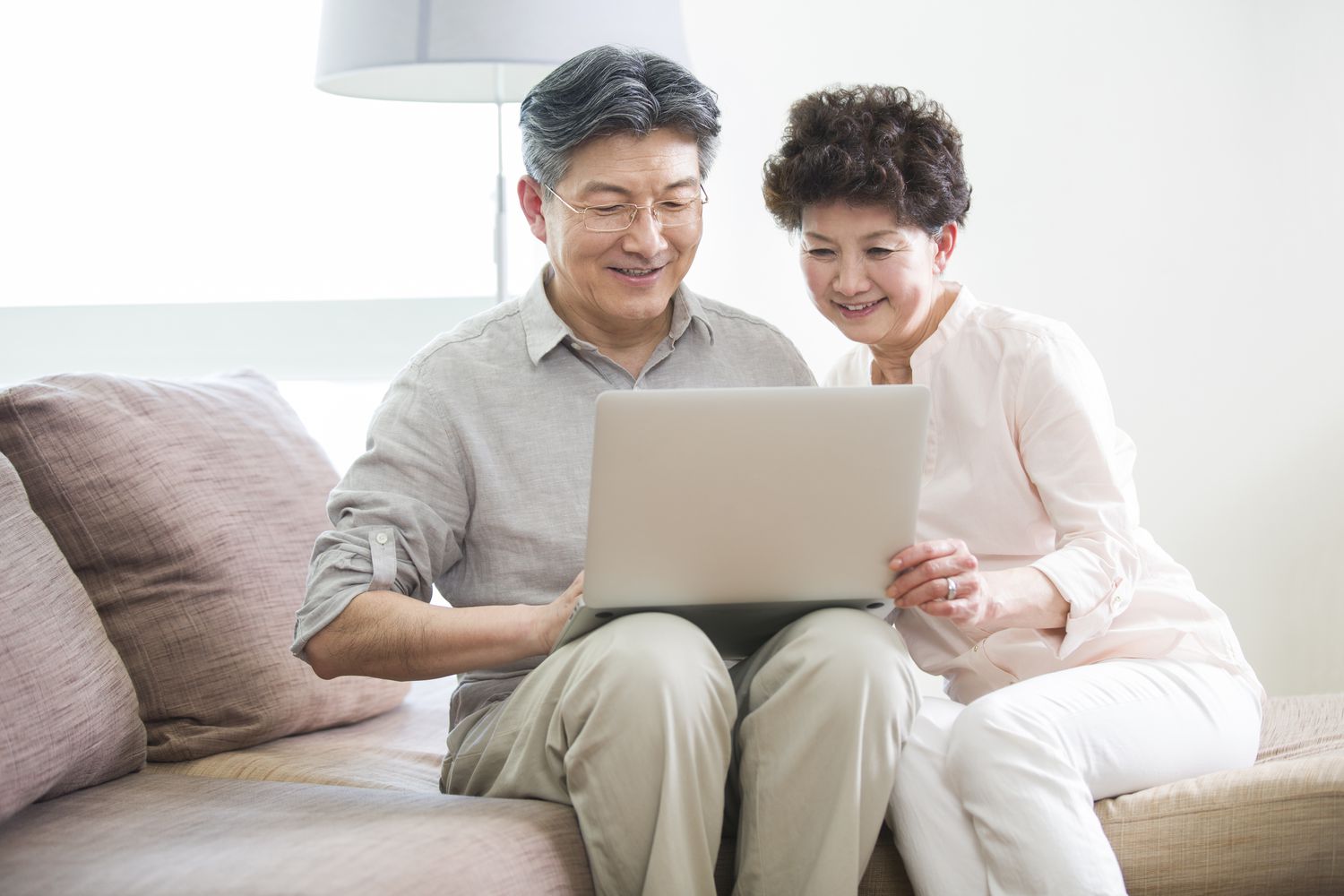 Refinance Rates Change Course With a Big Move - 5 May 2025 3 May 9, 2025 3:24 am Refinance Rates Change Course With a Big Move - 5 May 2025 Older couple sitting on their sofa and looking at online mortgage rates