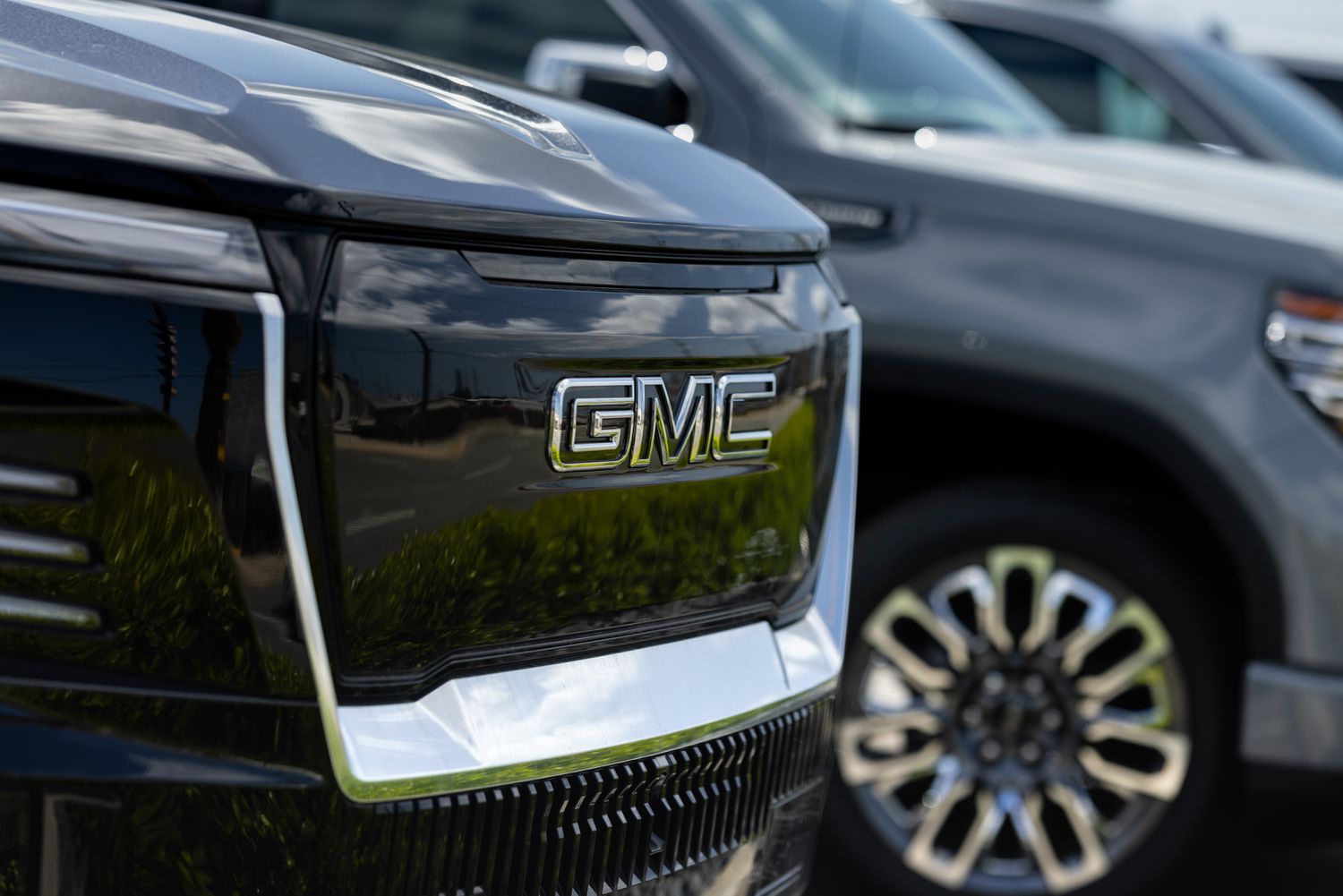 Are Americans 'panic-buying' cars to beat tariff-driven price increases? 3 June 16, 2025 4:44 pm Are Americans 'panic-buying' cars to beat tariff-driven price increases? An auto dealership in Torrance, Calif., last week.