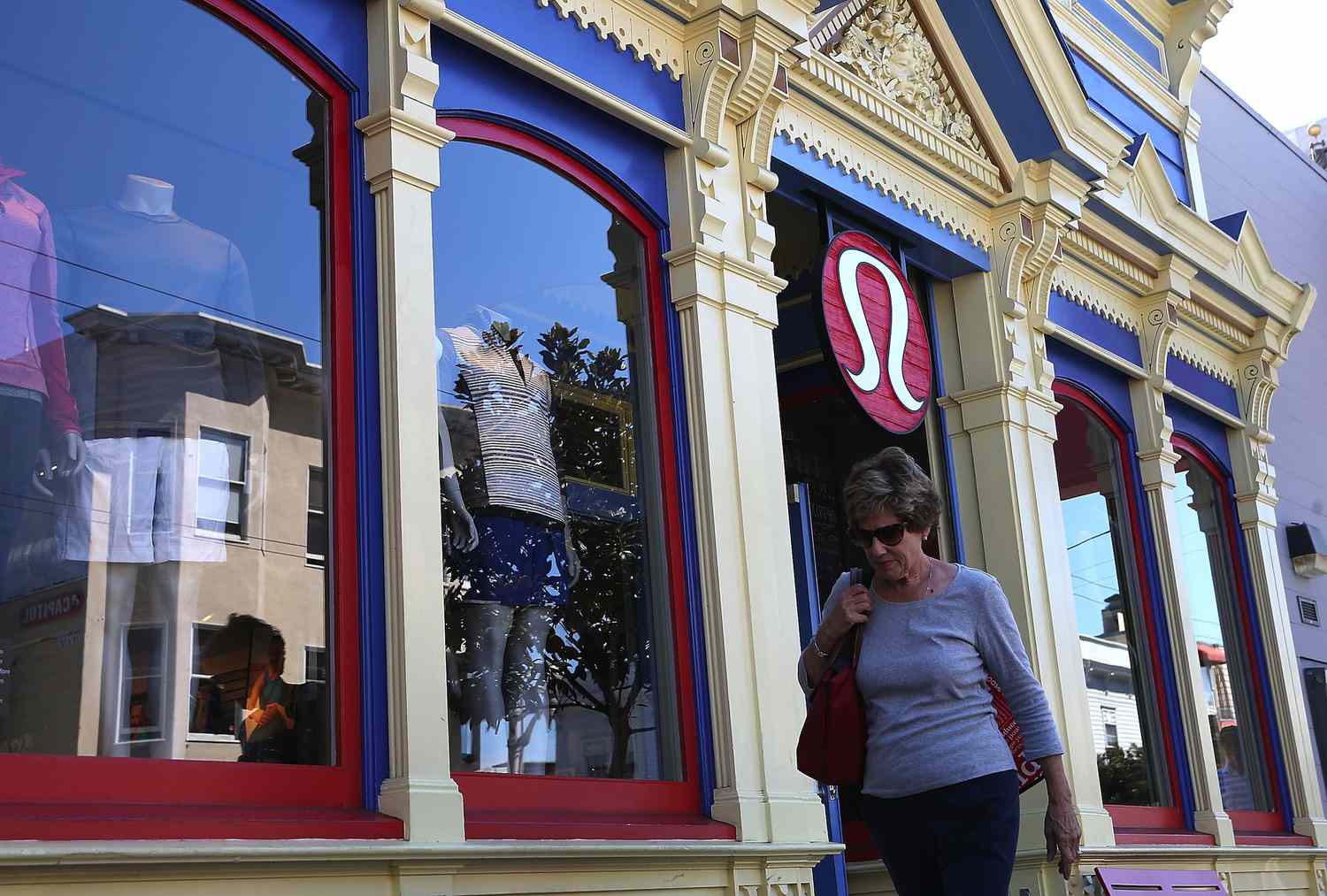 S&P500 Gains and losses today: Lululemon stocks fall as soft traffic weighs down on guidance 4 August 29, 2025 8:13 pm S&P500 Gains and losses today: Lululemon stocks fall as soft traffic weighs down on guidance Yoga Apparel Manufacturer Lululemon Post Best Than Expected Earnings