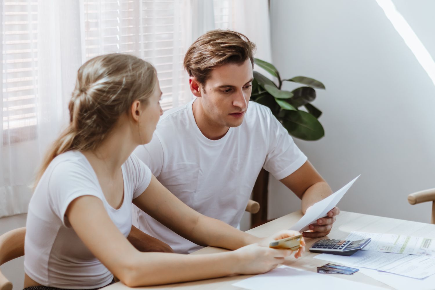 30-Year Mortgage Rates Holding Onto 3-Day Decline - Apr. 18, 2025 3 May 8, 2025 11:06 pm 30-Year Mortgage Rates Holding Onto 3-Day Decline - Apr. 18, 2025 Young couple sitting at their kitchen table and looking at mortgage documents and a calculator