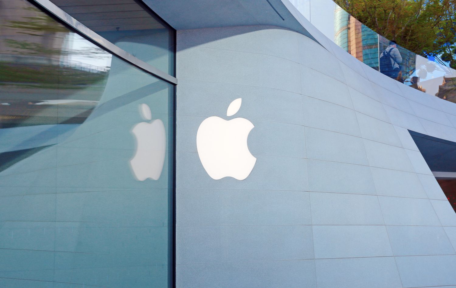Top Stock Movers: Apple, Target Lamb Weston and More 3 June 14, 2025 11:05 am Top Stock Movers: Apple, Target Lamb Weston and More Apple logo in Shanghai, China