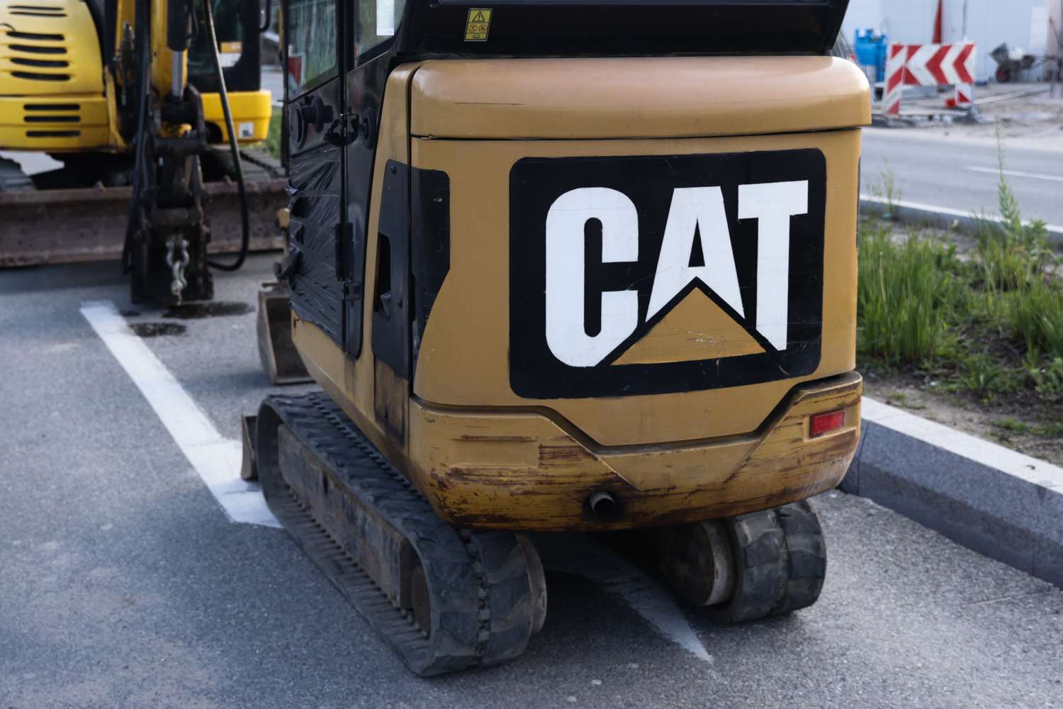 Caterpillar Stock Drops as China Levies Tariffs in Retaliation 3 June 16, 2025 4:43 pm Caterpillar Stock Drops as China Levies Tariffs in Retaliation Caterpillar excavators.