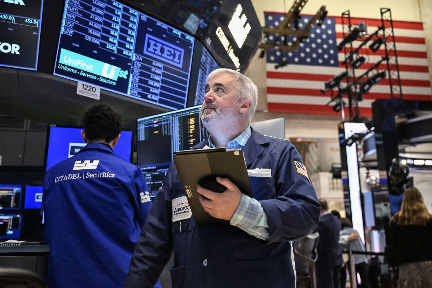 Stocks Post Longest Win Streak Since 20 Years, Erase Tariff-Driven losses 4 August 29, 2025 8:15 pm Stocks Post Longest Win Streak Since 20 Years, Erase Tariff-Driven losses Traders work on the floor of the New York Stock Exchange.