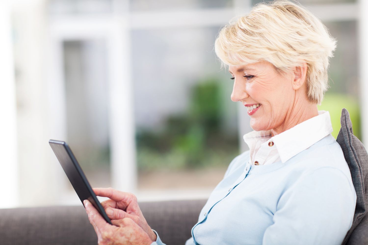 How about a 5% APY for your savings? Yes, it's still possible with these 3 online accounts 3 June 14, 2025 5:27 am How about a 5% APY for your savings? Yes, it's still possible with these 3 online accounts Woman in her 50s smiling as she looks at something on her tablet.