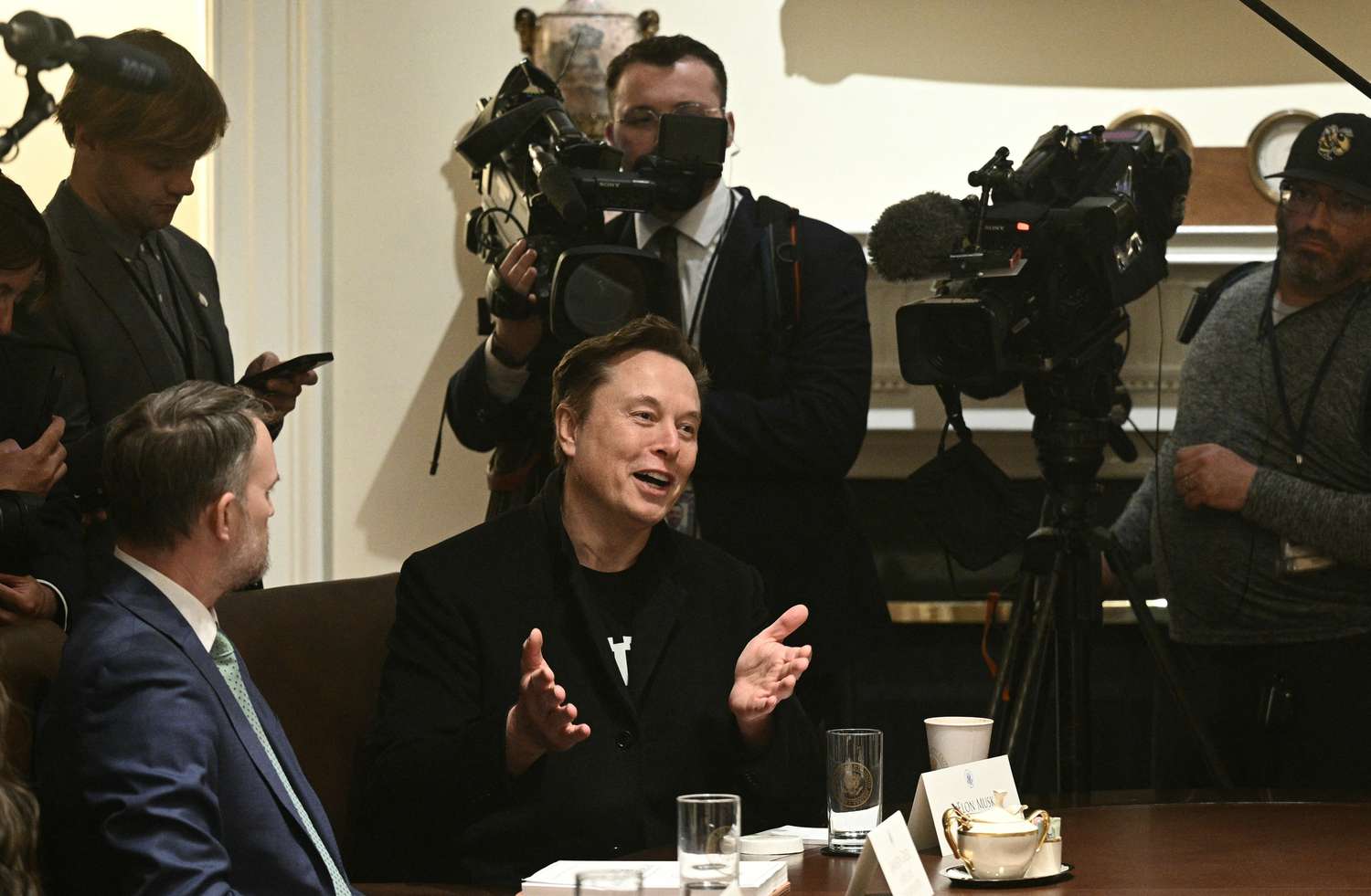 Counting Elon Musk’s words is another way to trade Tesla's earnings 4 August 29, 2025 8:10 pm Counting Elon Musk’s words is another way to trade Tesla's earnings Elon Musk at the White House on April 10