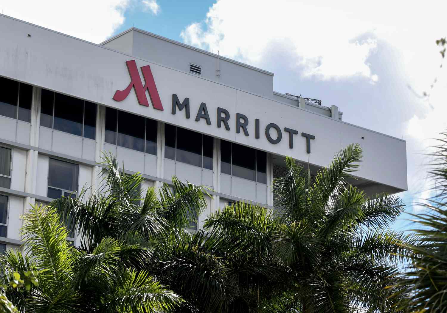 Goldman Sachs downgrades Hyatt, Hilton, Marriott Stocks Due to Weaker Hotel Outlook 3 July 28, 2025 6:58 am Goldman Sachs downgrades Hyatt, Hilton, Marriott Stocks Due to Weaker Hotel Outlook Marriott hotel exterior.
